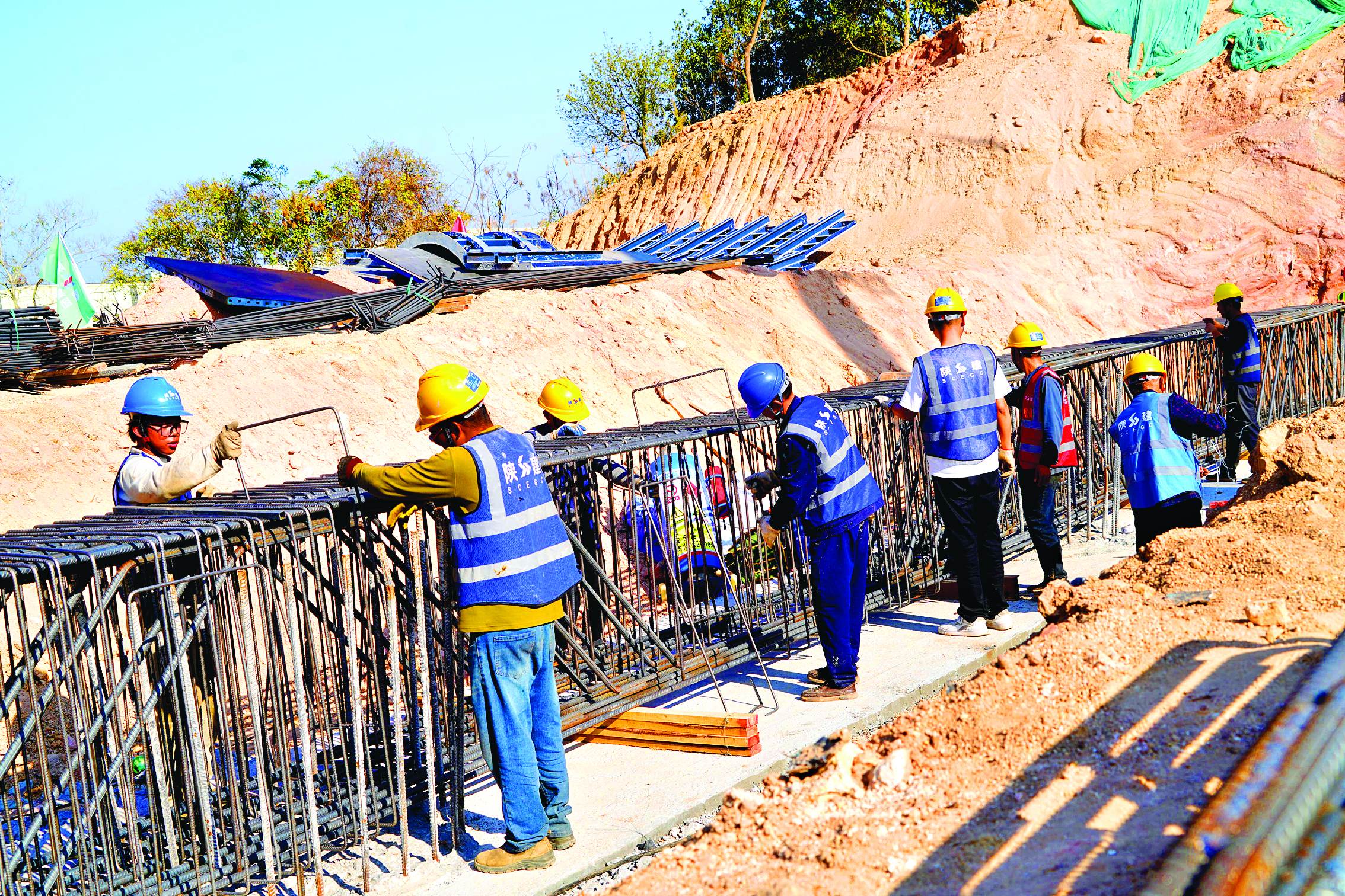     惠坪高速施工现场。惠州日报记者李松权 摄