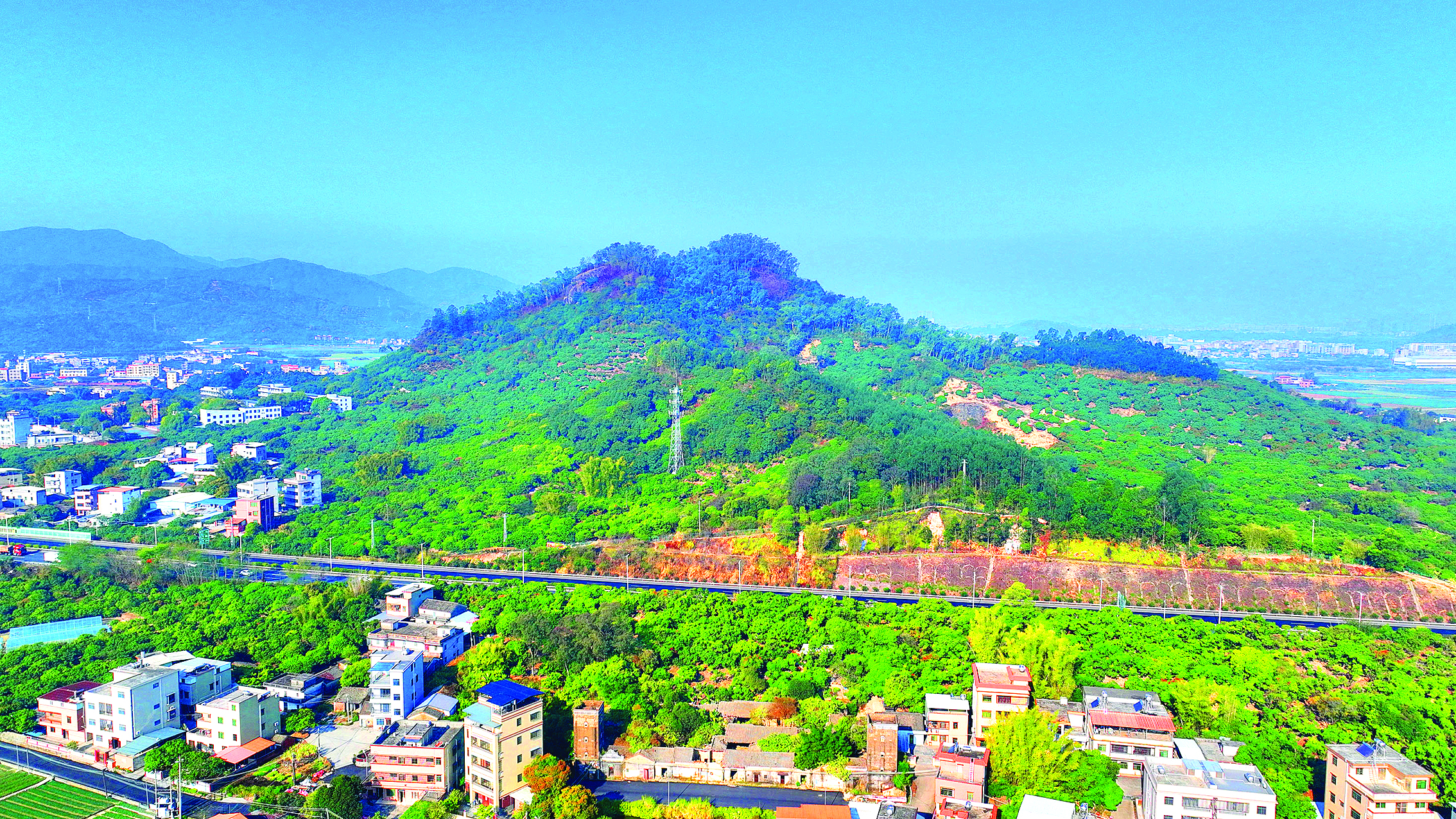     马鞍山因山峰形似马鞍而得名。惠州日报记者钟畅新 摄