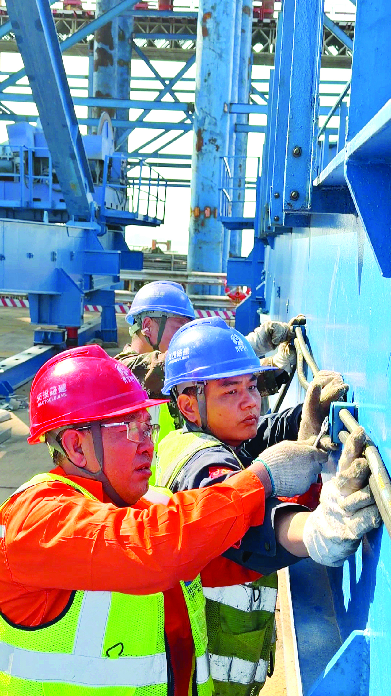     惠霞高速东江特大桥建设按下“加速键”。