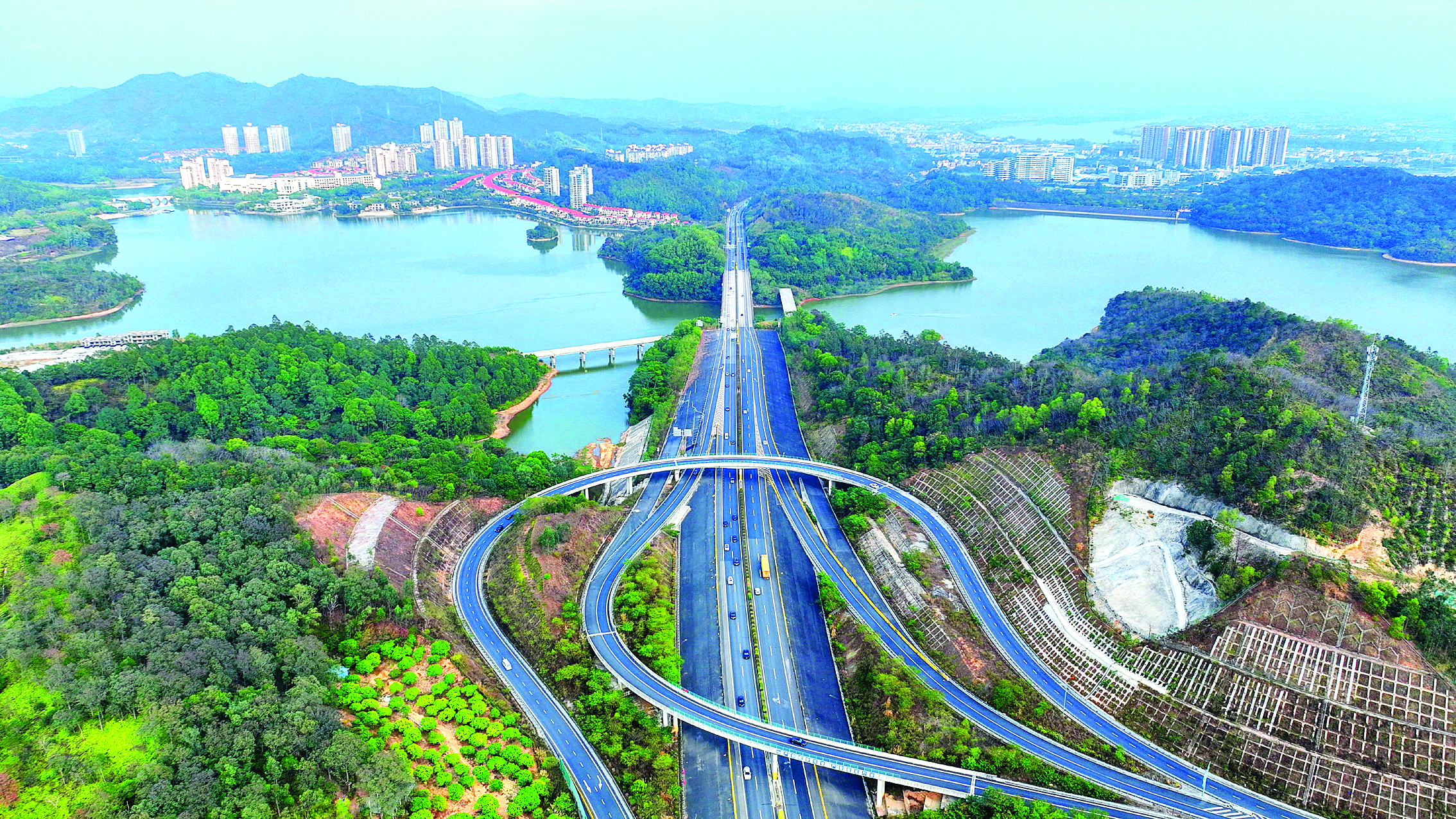     广惠高速是连接广州与粤东的交通大动脉。