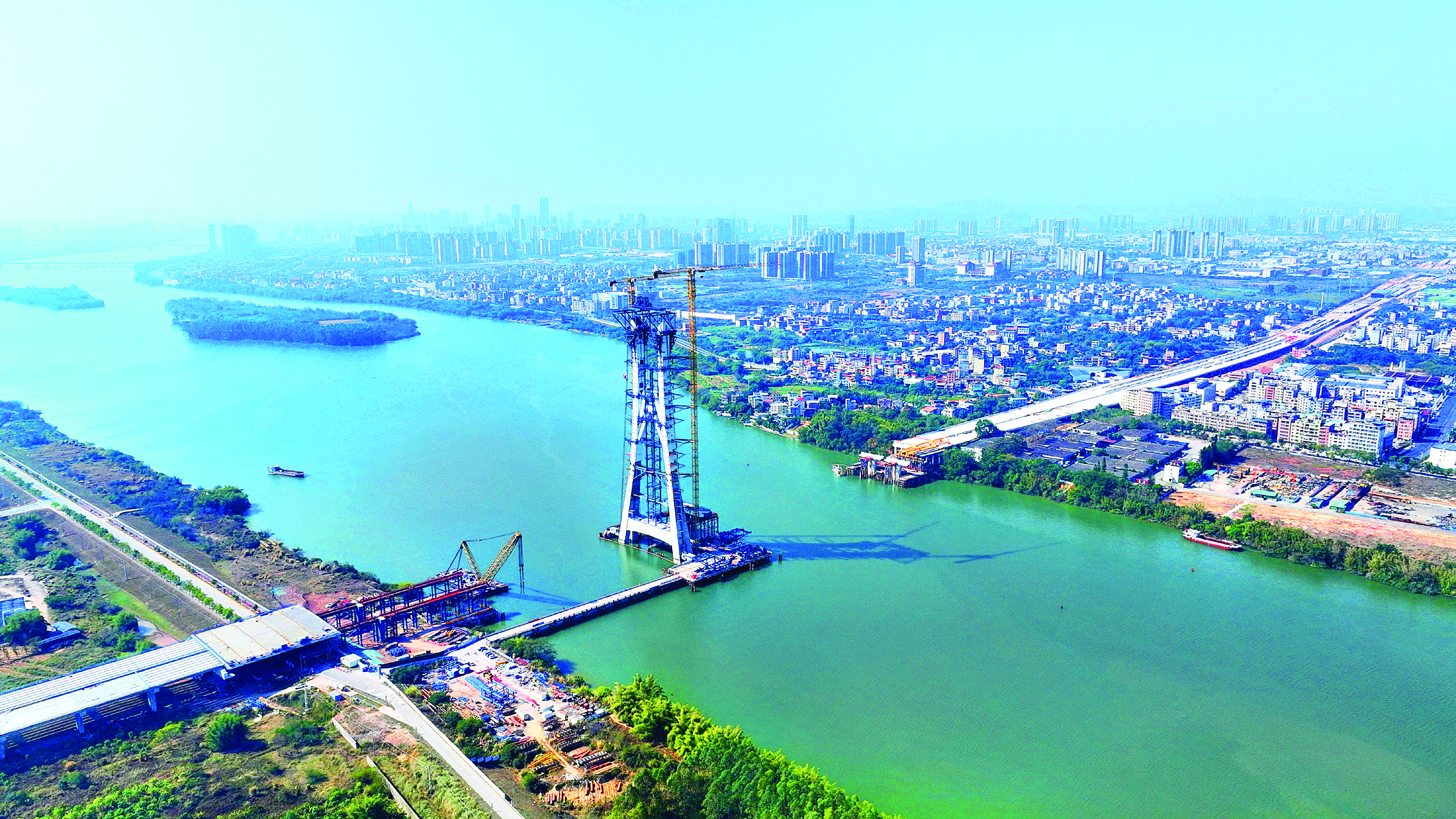     惠霞高速东江特大桥建设按下“加速键”。