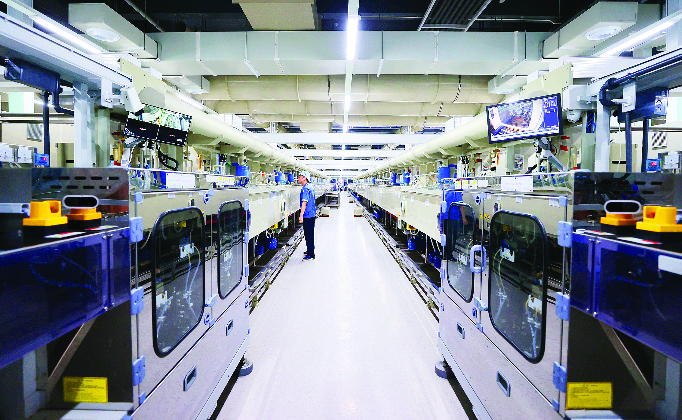 <p>    惠州坚持实体经济为本，制造业当家。这是胜宏科技股份（惠州）有限公司生产车间。</p>