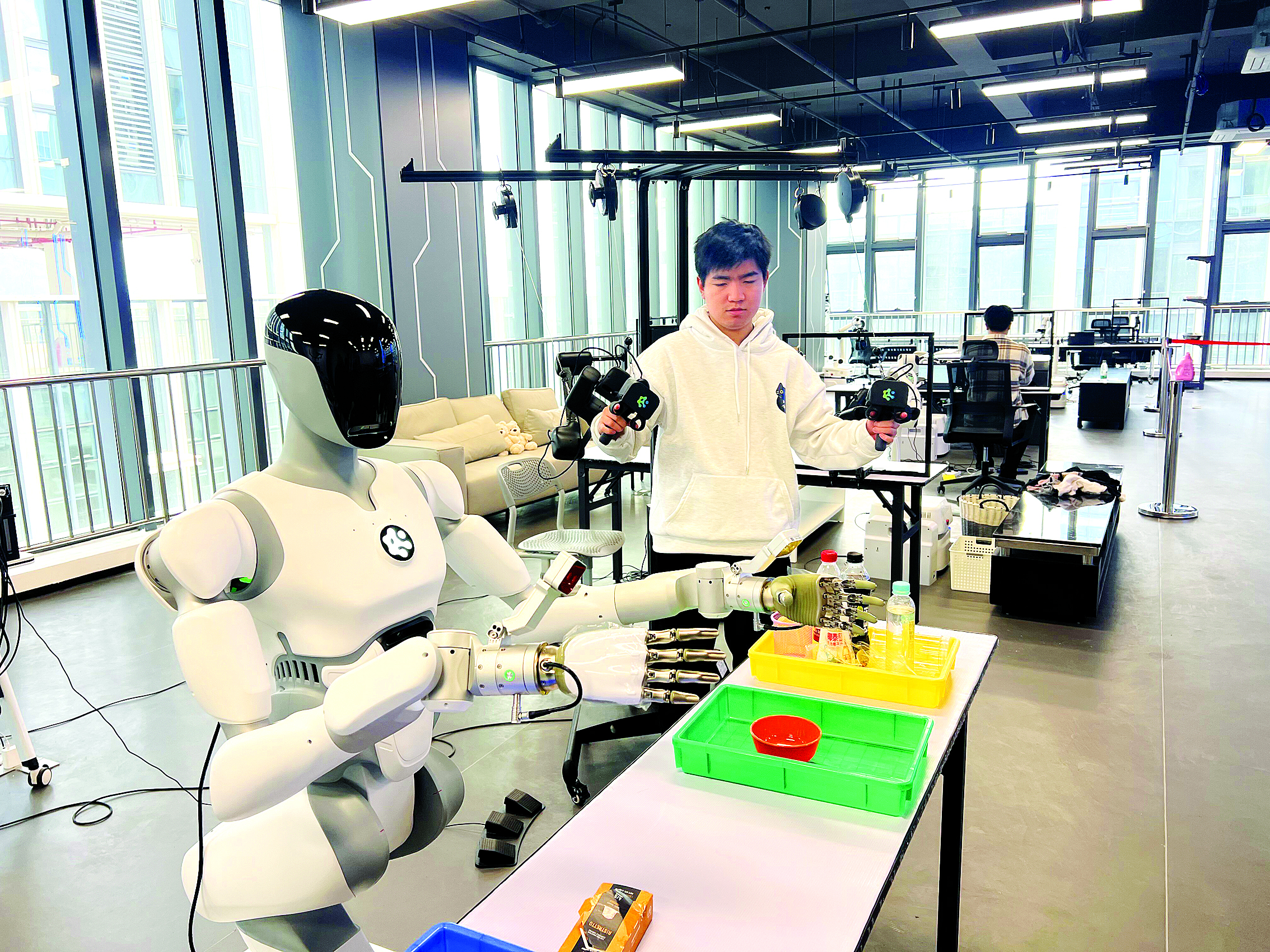 <p>    惠州正举全市之力打造人工智能和机器人产业。这是在惠阳试运营的异构具身智能训练场。</p>