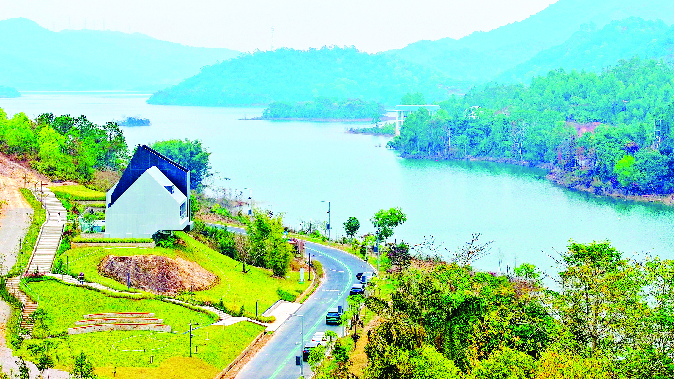     “仲力磁场”美丽乡村走廊景色怡人。这里是位于观洞水库的三方山。