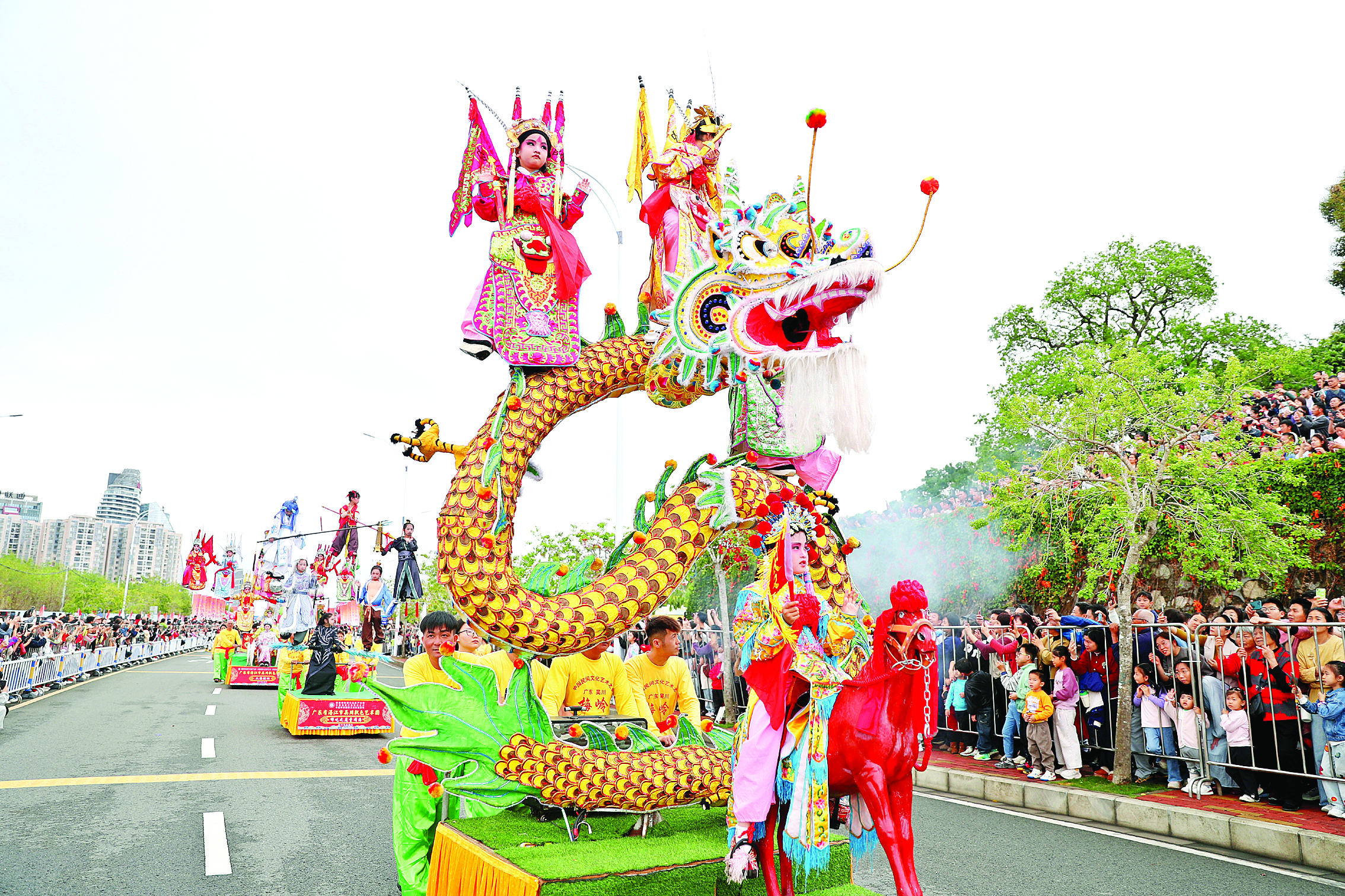 <p>    吴川飘色。</p>