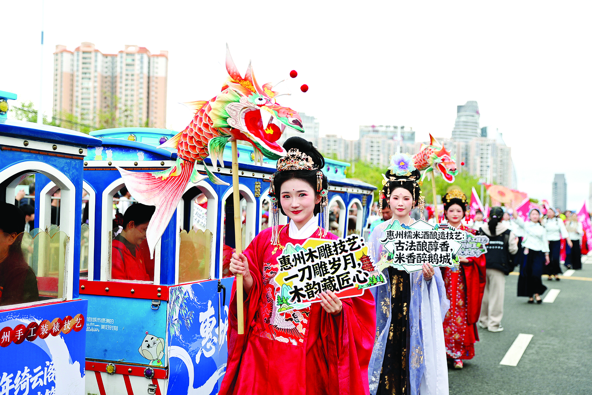 <p>    现场推介惠州传统技艺。</p>