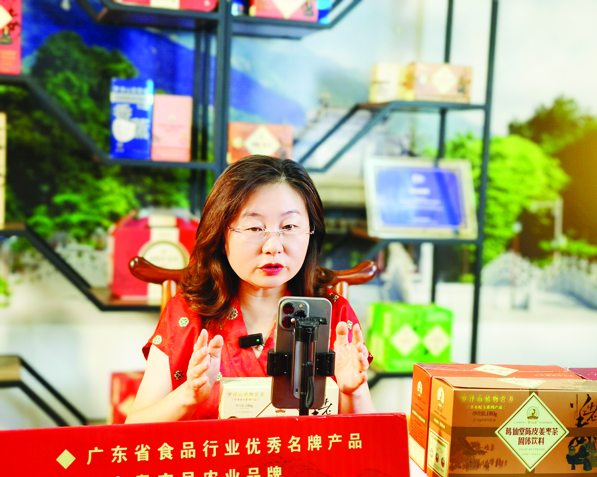 <p>    朱格。</p>