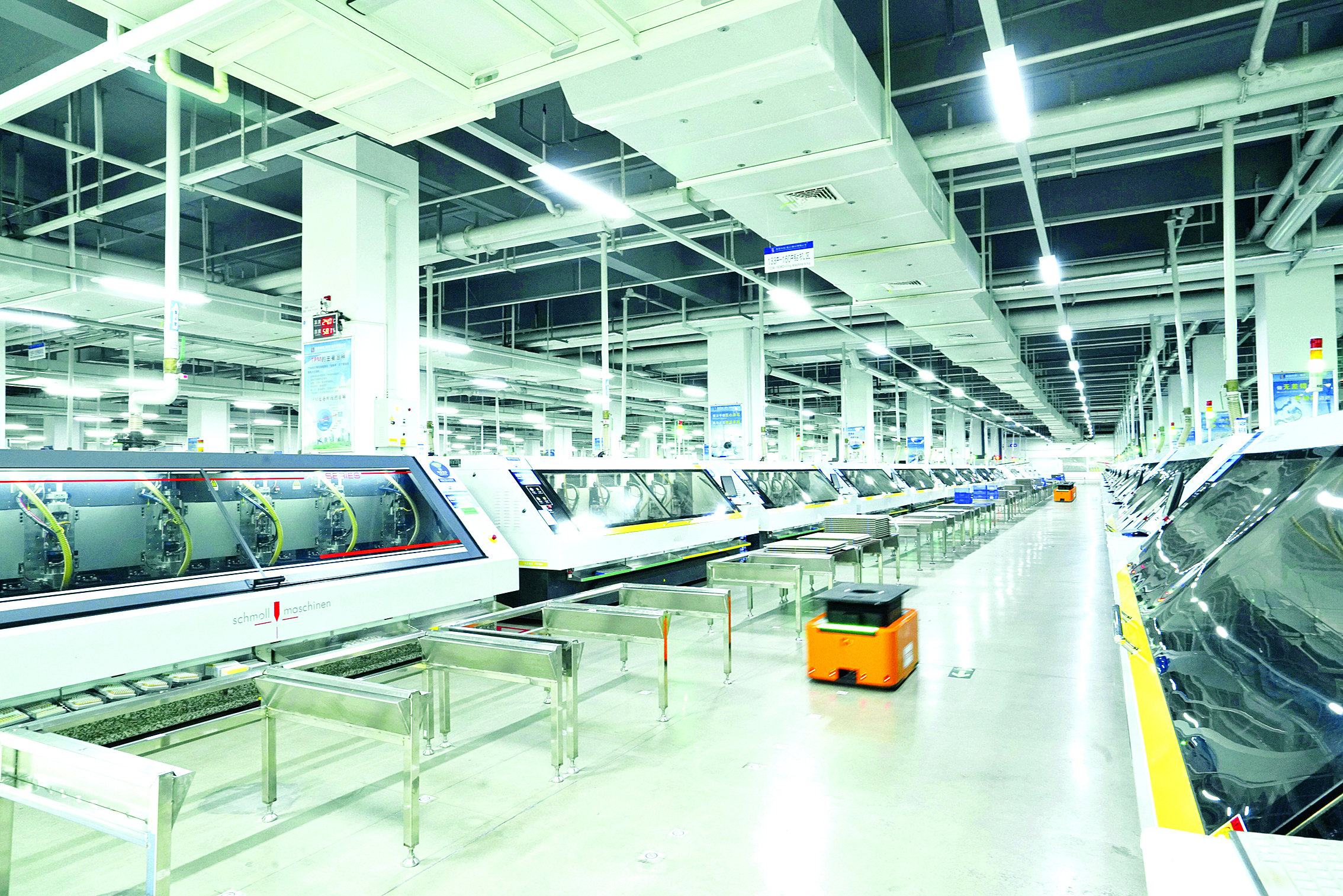     胜宏科技(惠州)股份有限公司智能化生产车间。惠州日报记者张艺明 摄