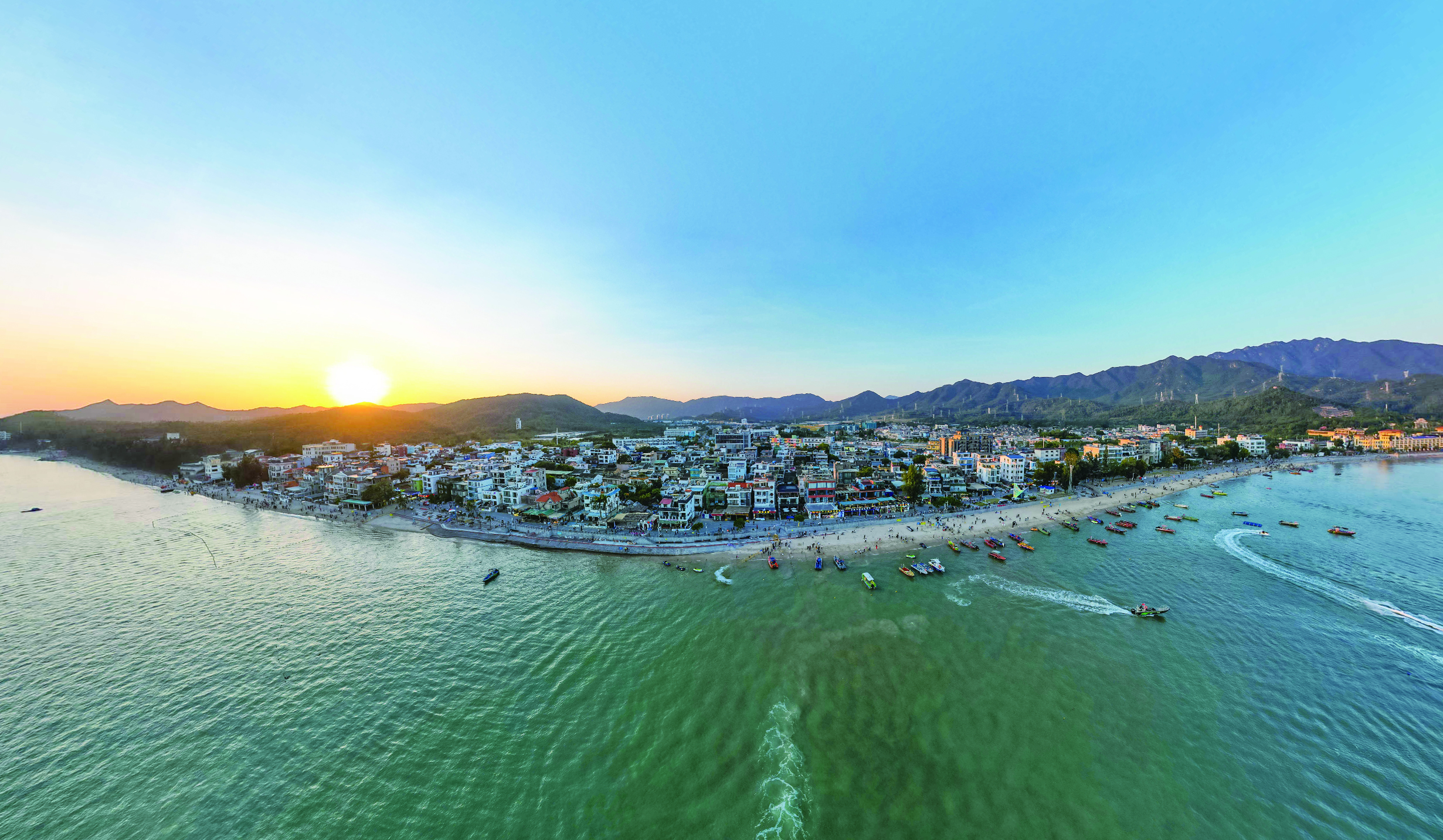     较场尾海滩的美丽日落。