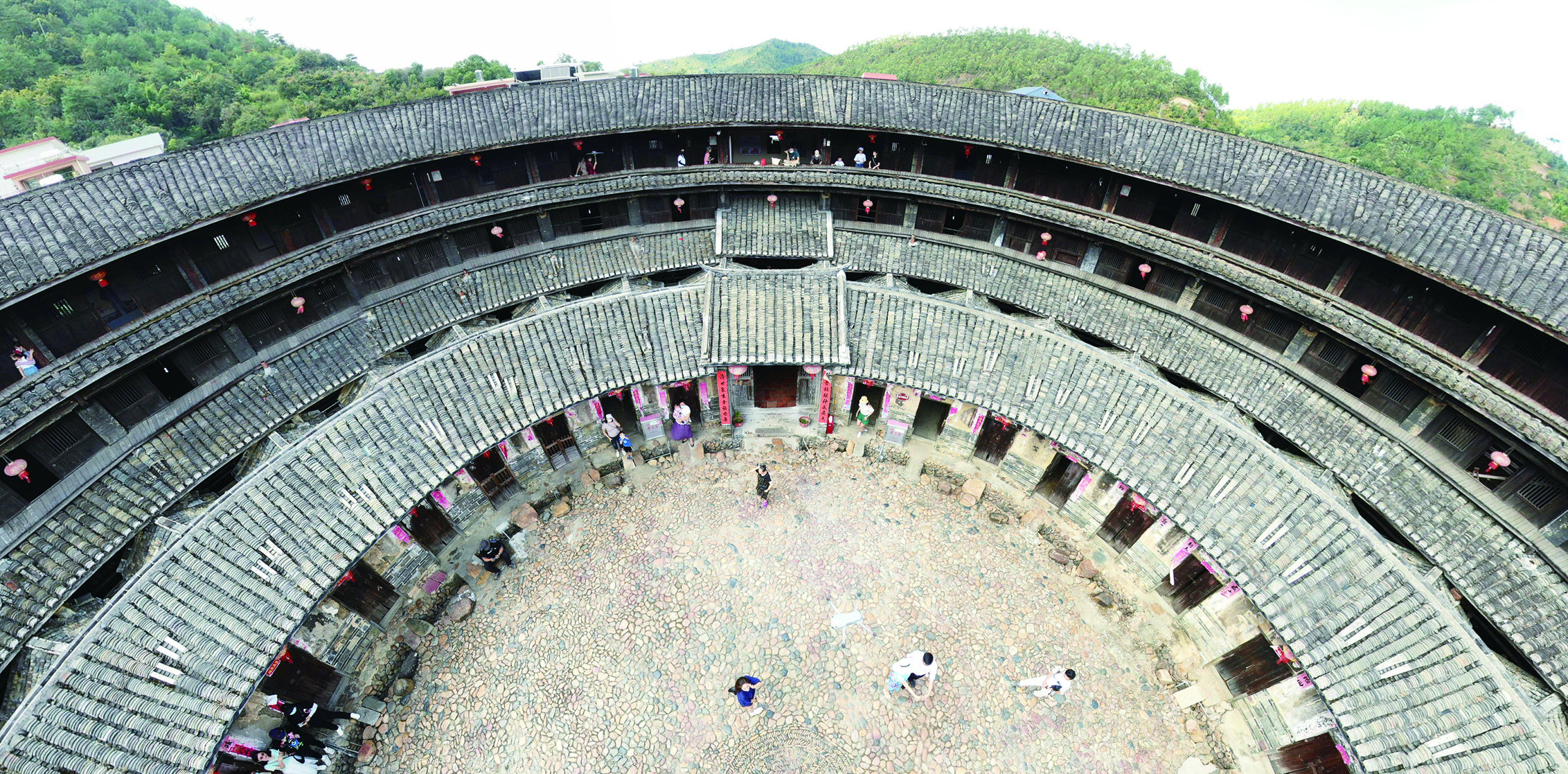     梅州的客家围屋定格百年记忆。