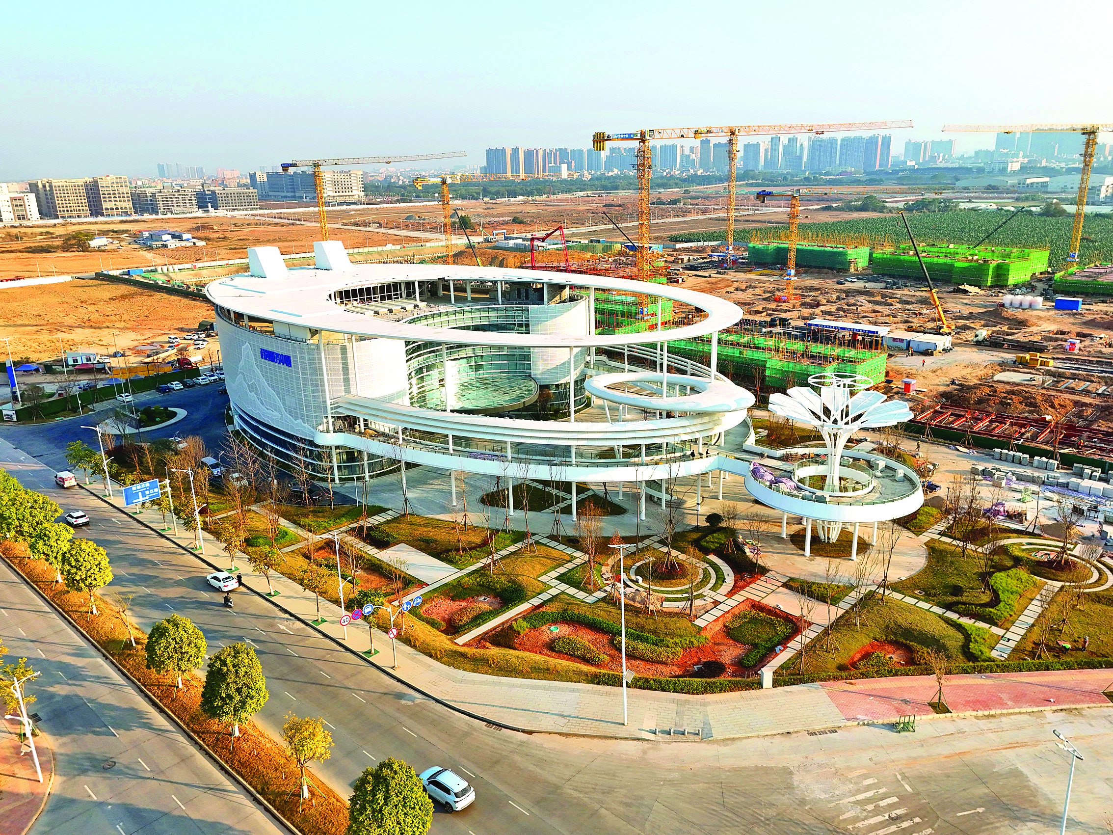     惠州博罗产业园区科创服务中心基本建成投用。