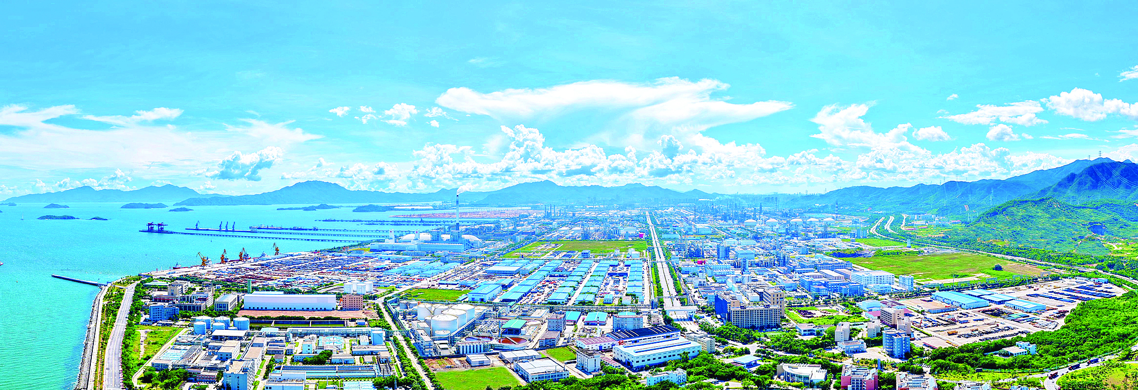     大亚湾石化区。惠州日报记者谢伟鑫 摄