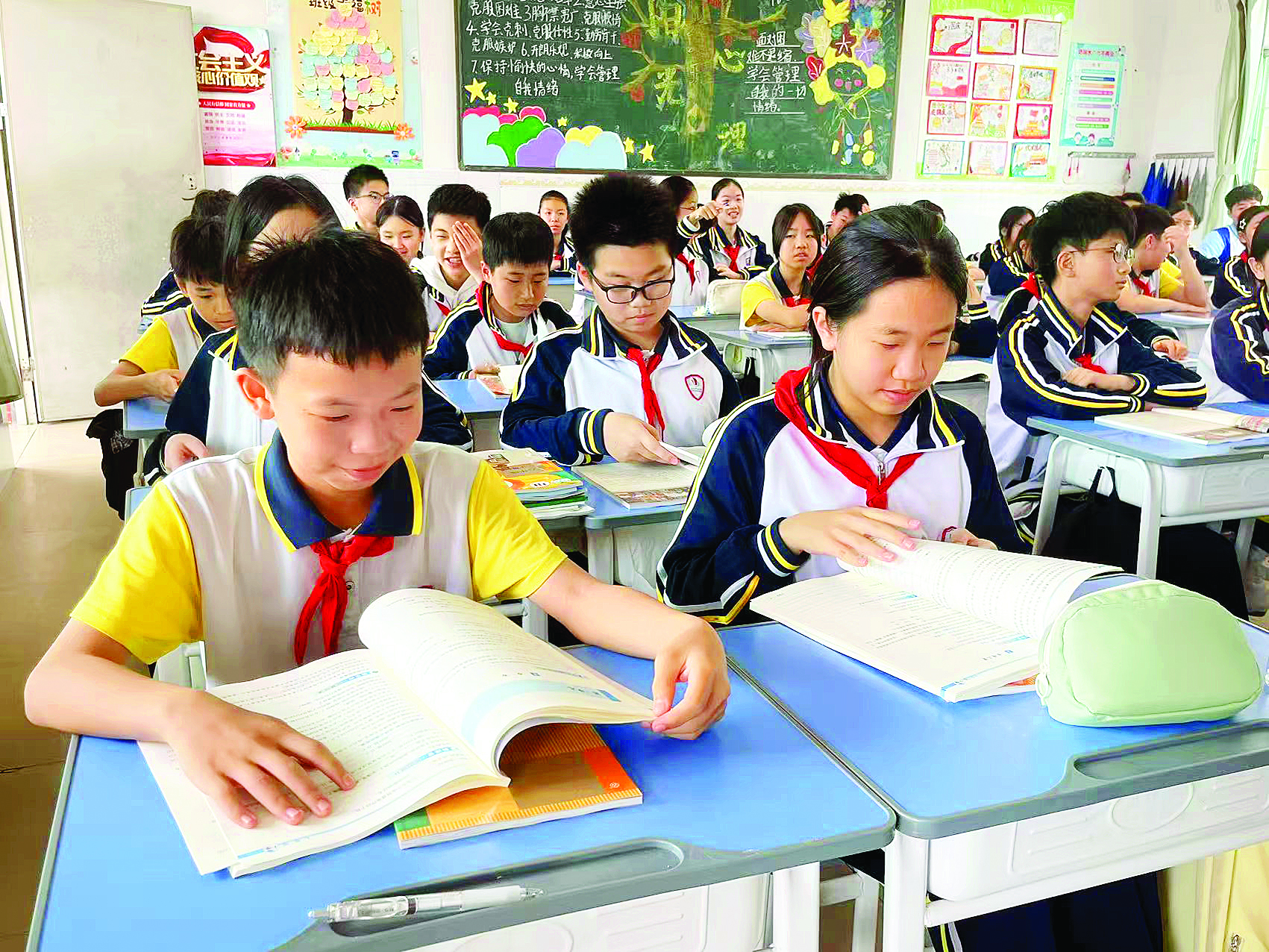     惠阳为学生免费配发纸质教辅材料。