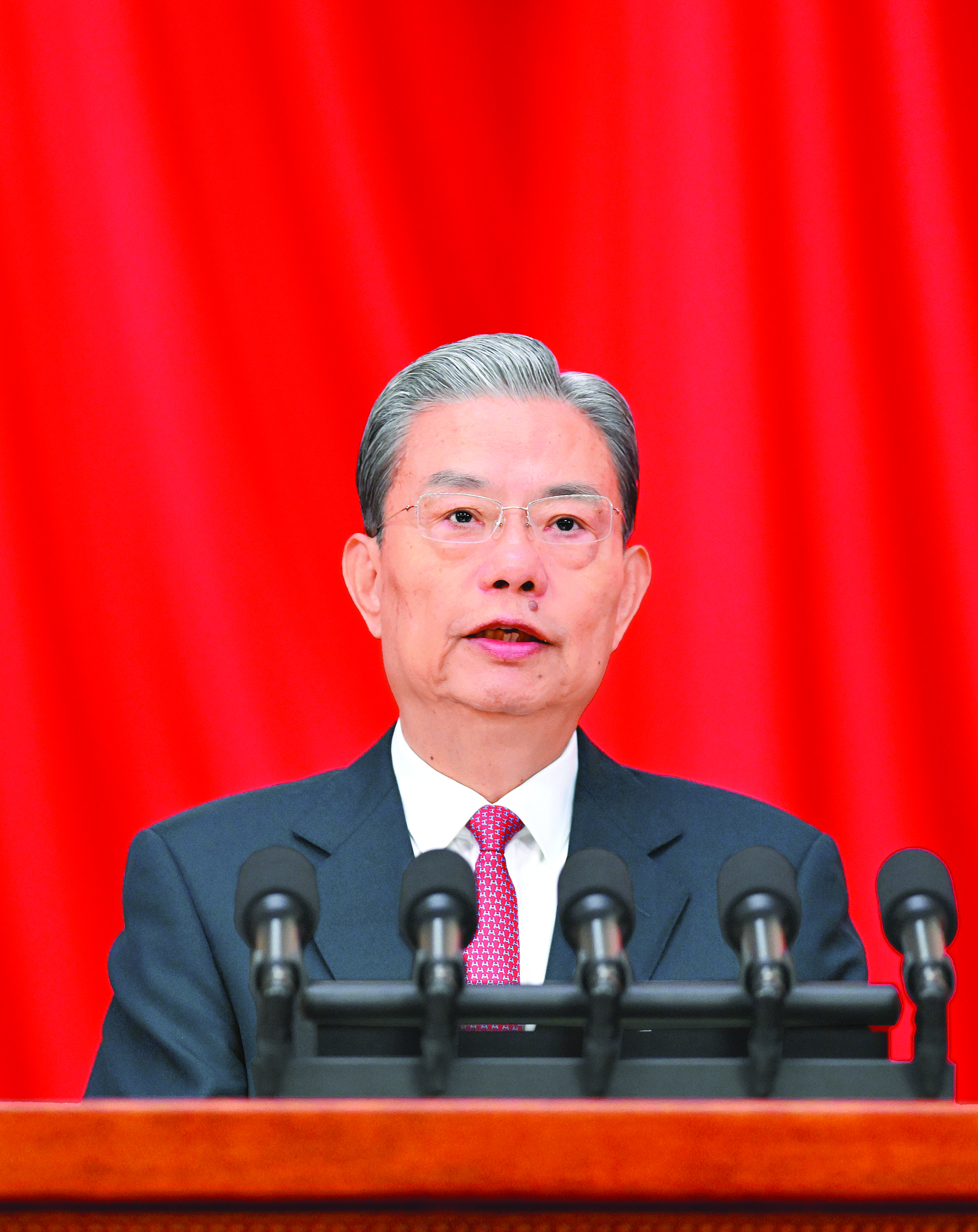     3月9日，十四届全国人大四次会议在北京人民大会堂举行第二次全体会议。受全国人大常委会委托，赵乐际委员长向大会报告全国人大常委会工作。新华社发