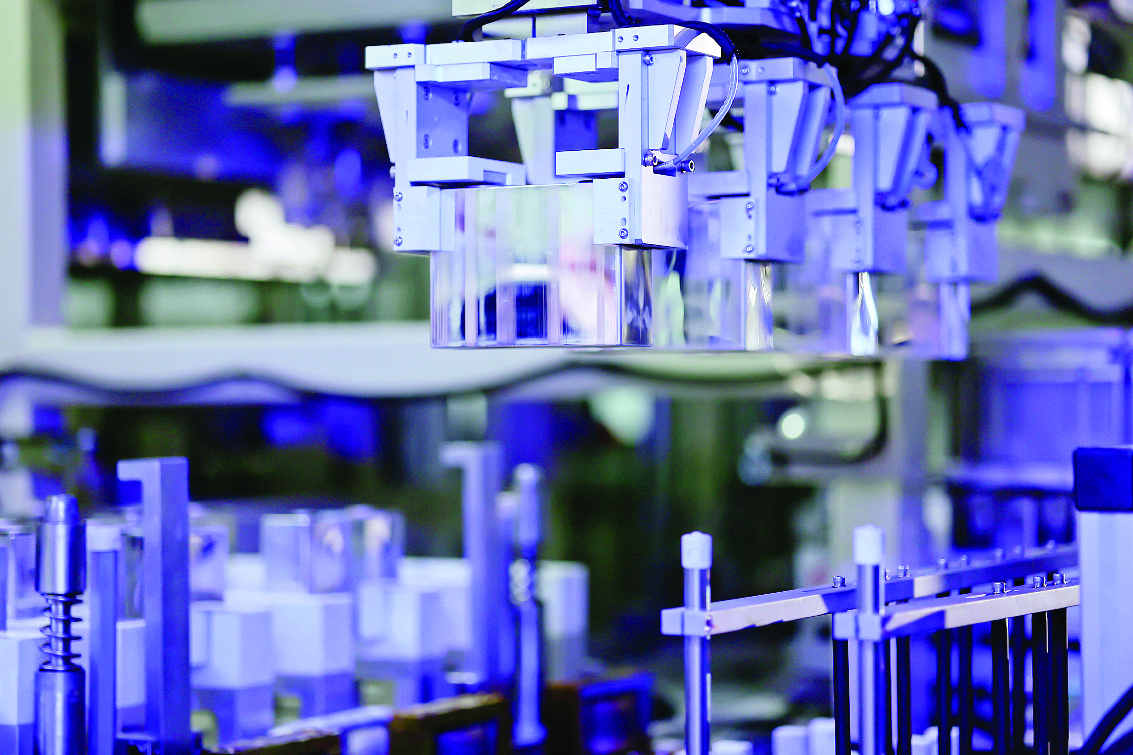     仲恺企业新能源电池智能生产线。惠州日报记者刘乙端 摄