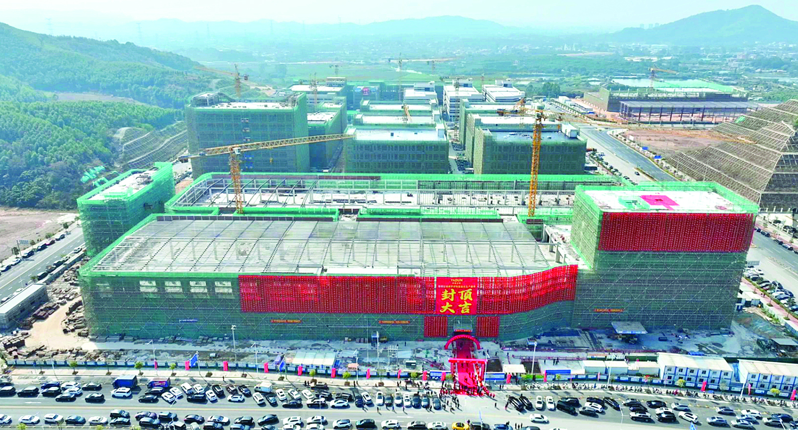     位于龙溪街道的雅顿空调智能化生产基地已封顶。