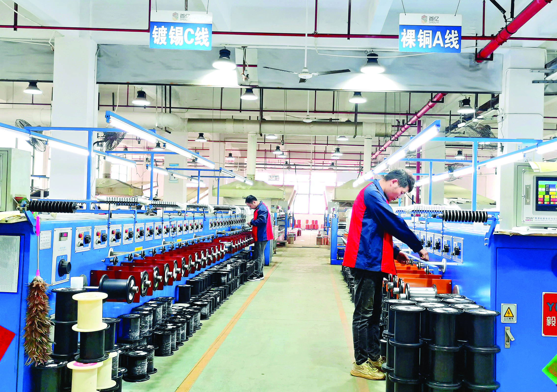     广东首亿电线电缆集团有限公司全力冲刺订单交付。本组图片 惠州日报记者朱丽婷 李燕文 摄