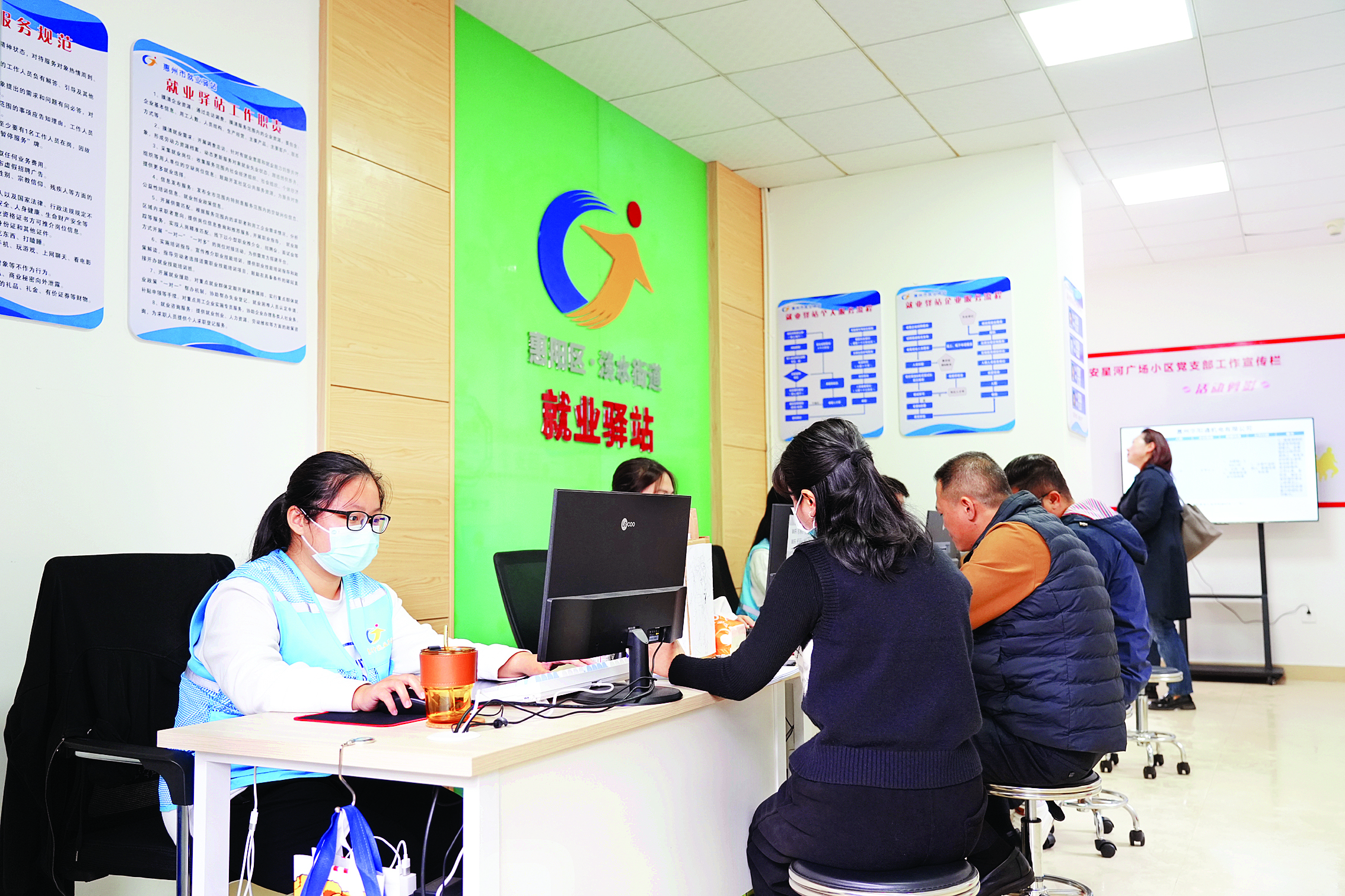     惠州已建成100多个就业驿站。这是淡水就业驿站。惠州日报记者许文昌 摄