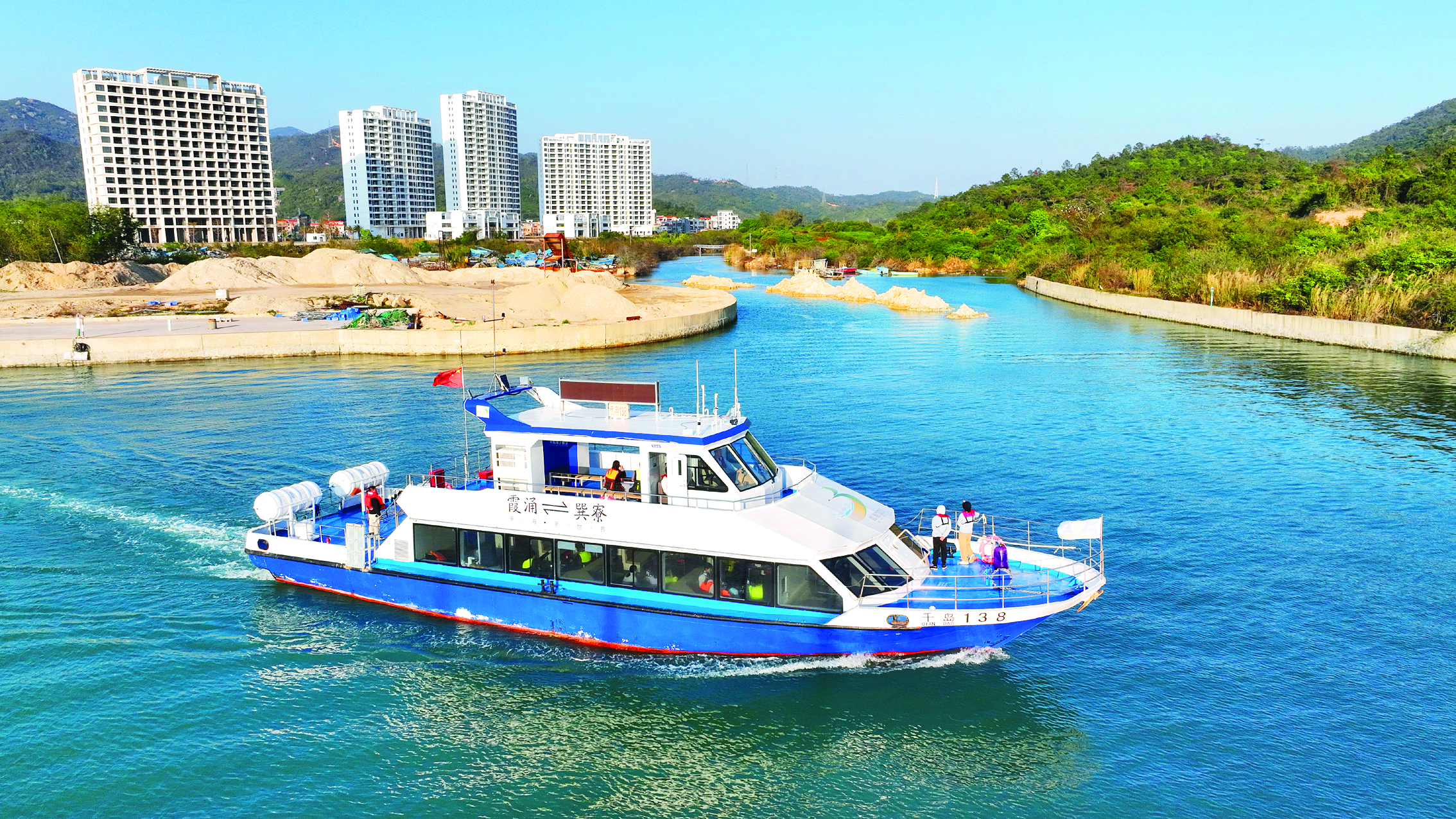     3月13日，大亚湾霞涌至惠东稔平半岛海上旅游客运航线正式开航。惠州日报记者张艺明 摄