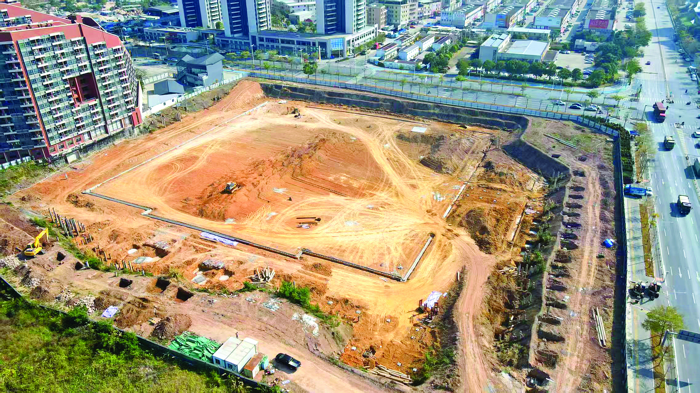     正在建设中的基坑。