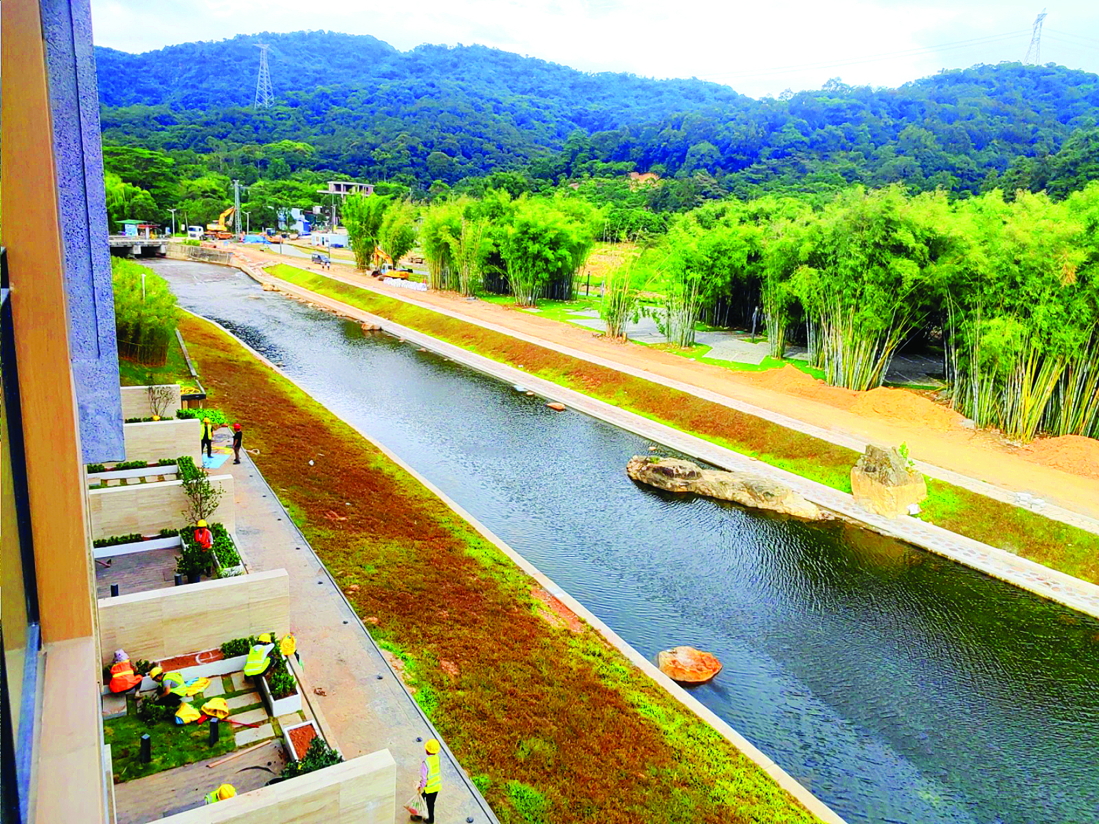 <p>    经治理后的澜石河。</p>