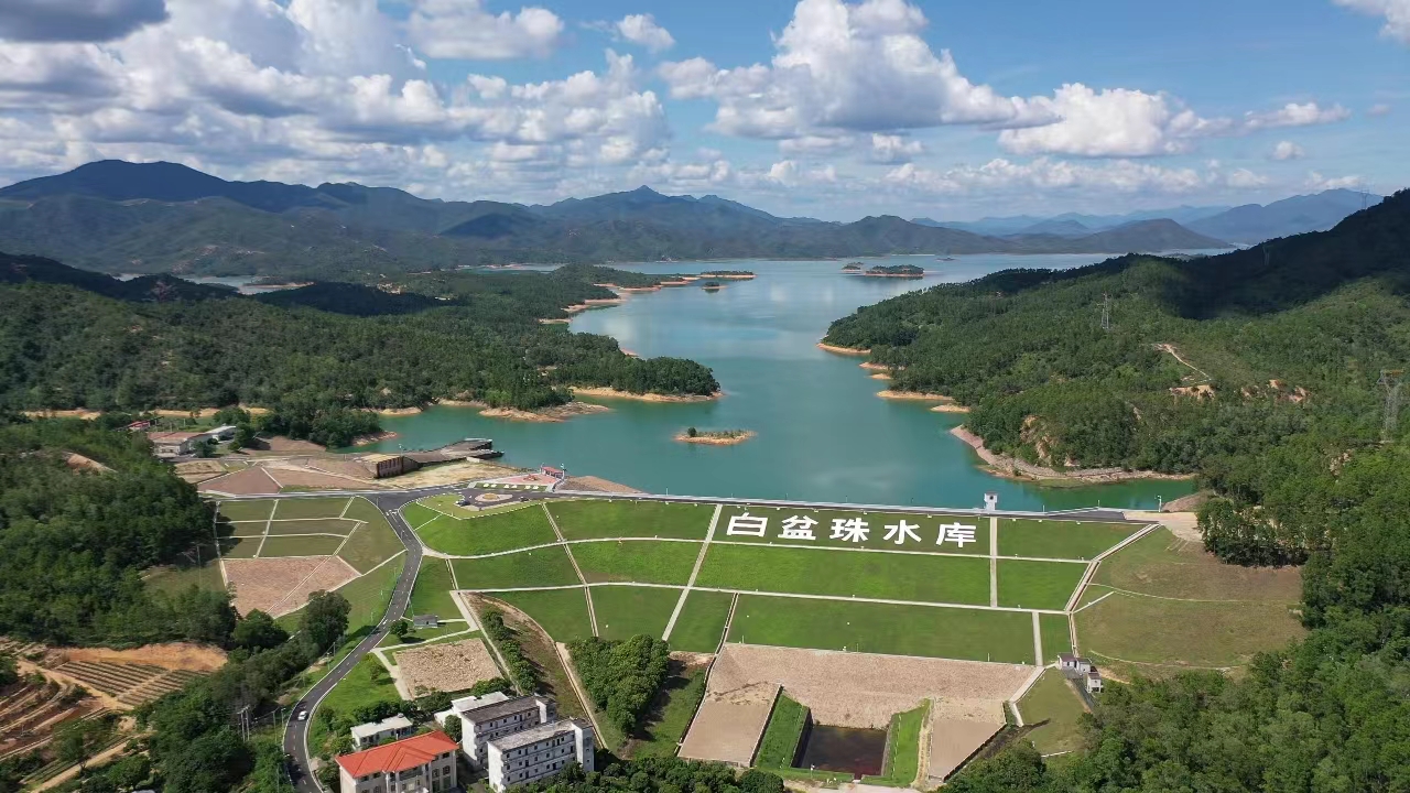 <p>    白盆珠水库除险加固工程。</p>