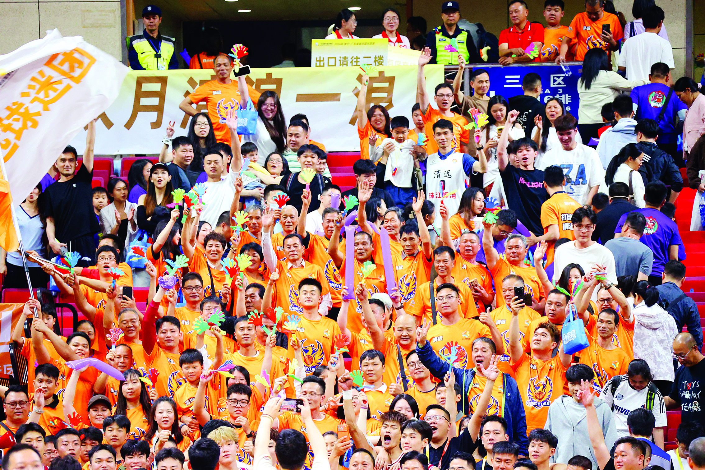 <p>    观众热情高涨。</p>