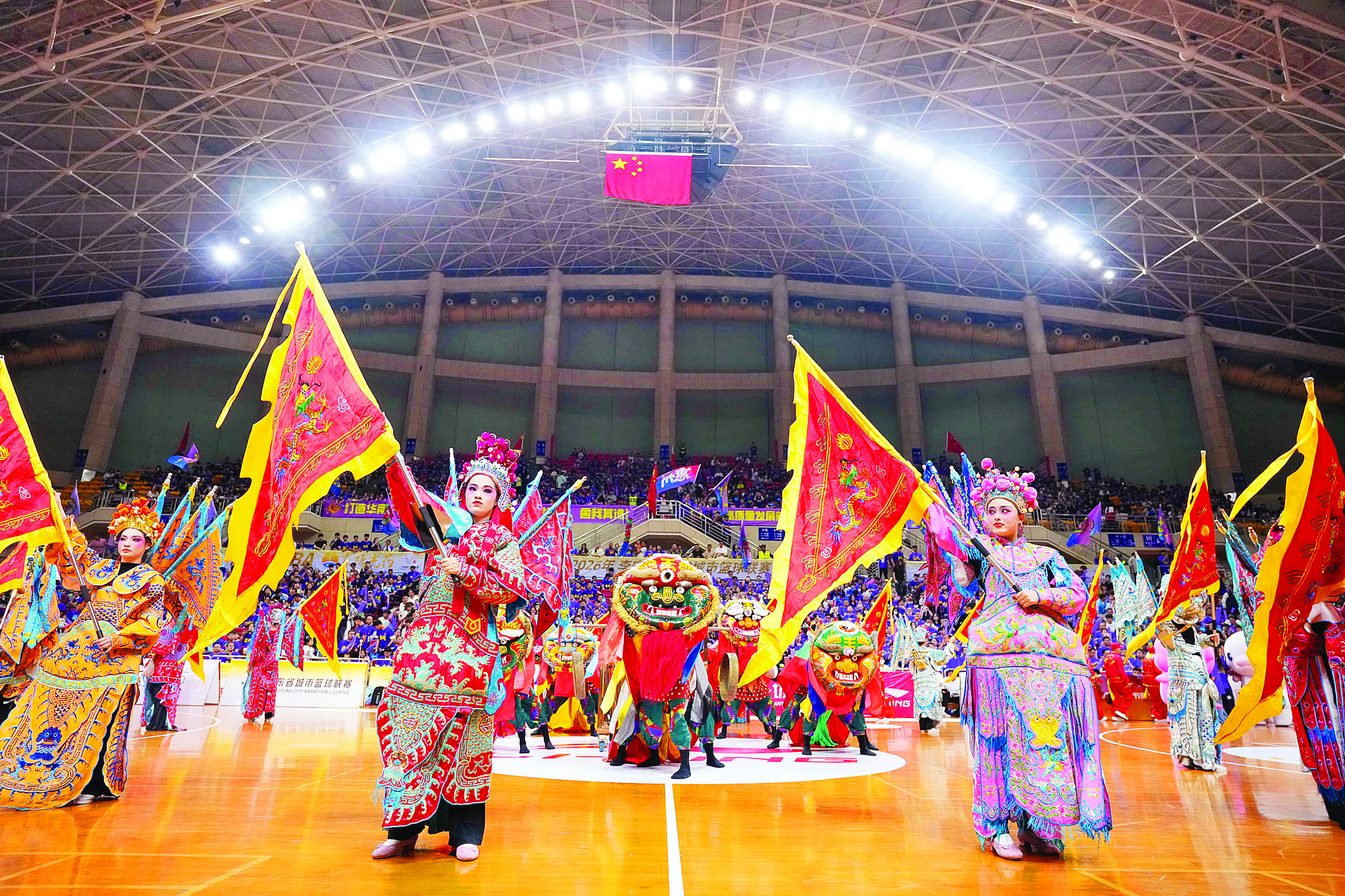 <p>    场上的节目表演。</p>