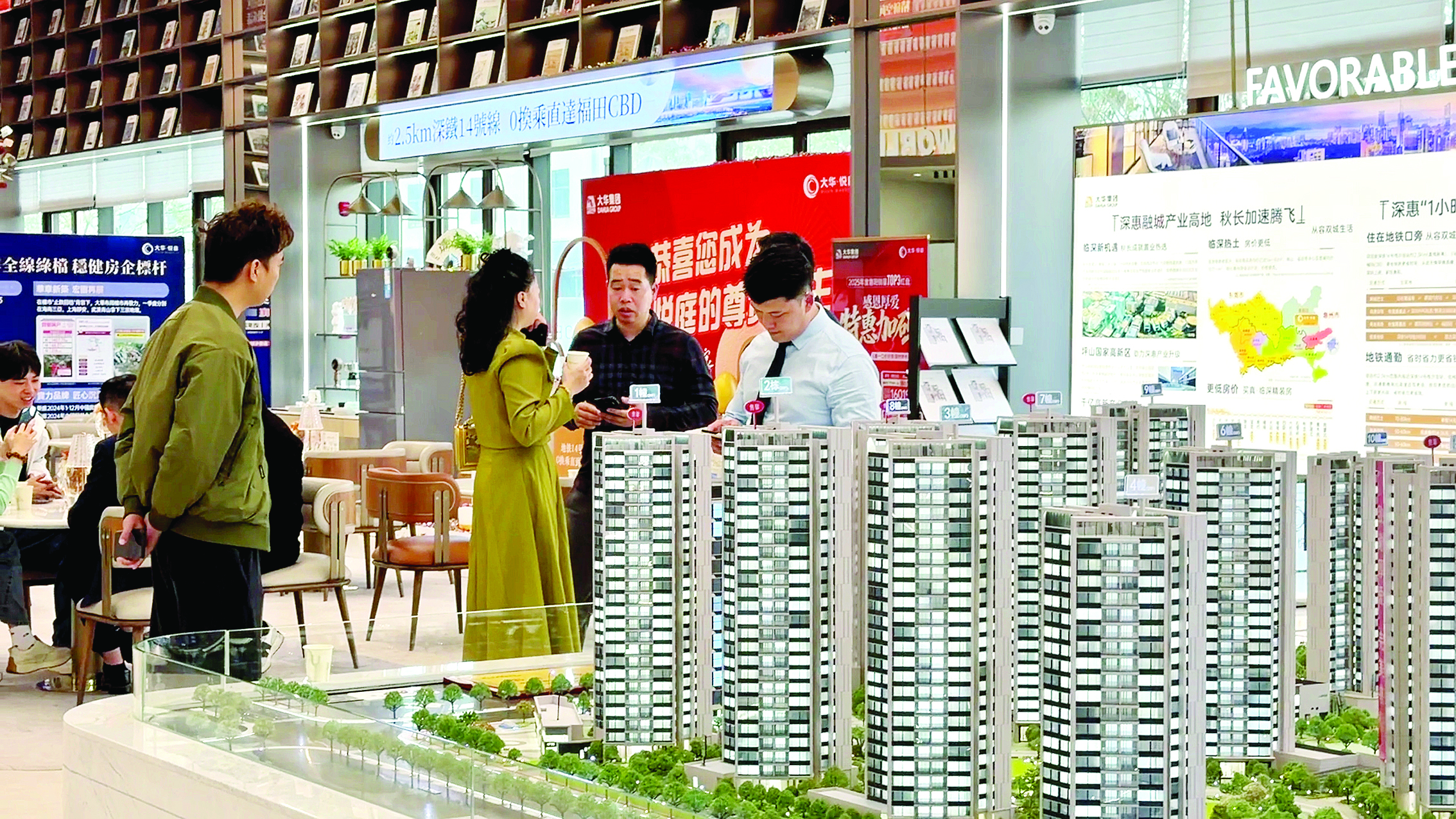     市住房公积金管理中心坚持租购并举，持续优化政策体系、科学提升服务效能，切实为缴存人解决住房问题提供支撑。    本组图片 惠州日报记者张艺明 摄