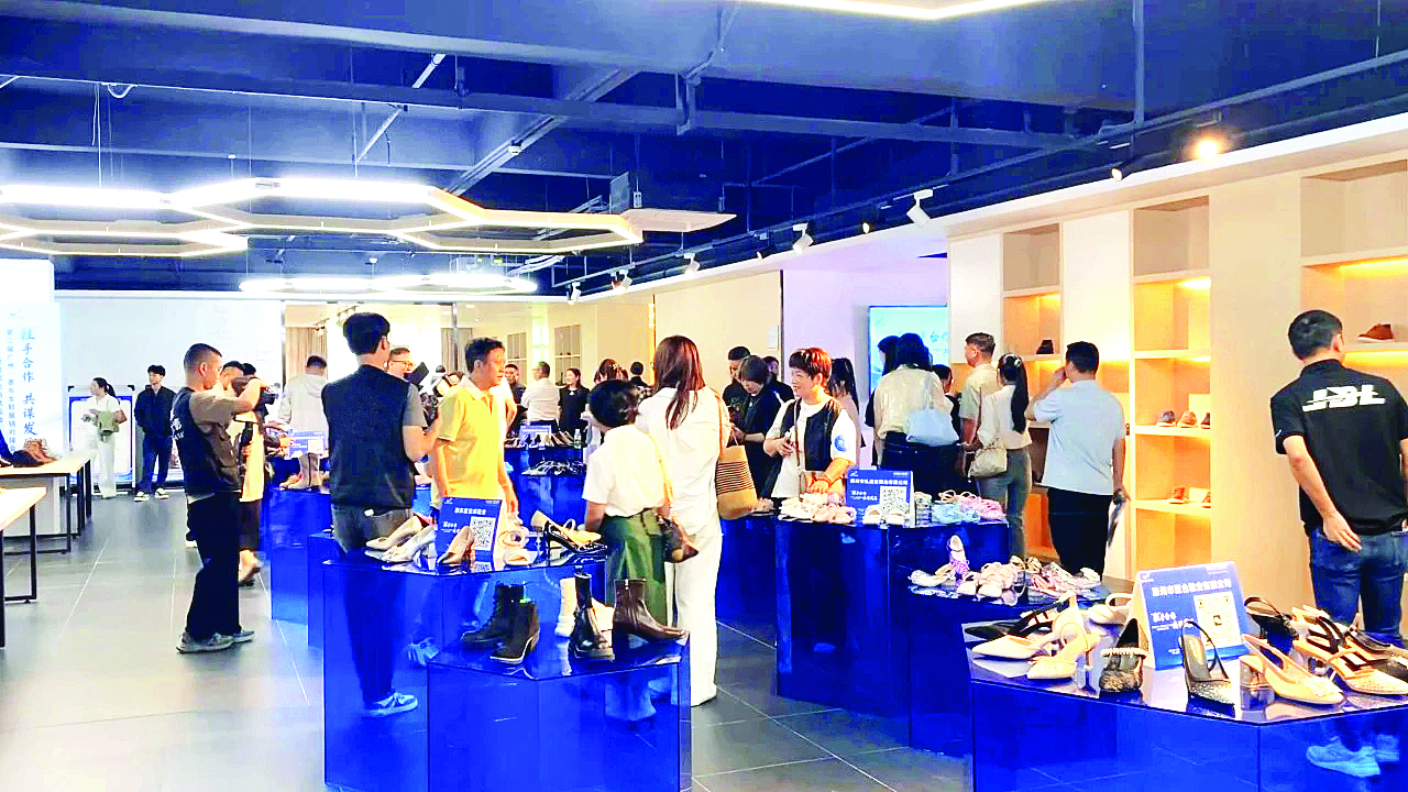     惠东女鞋展区。惠州日报记者赖金朗 通讯员叶琳 李海澄 摄