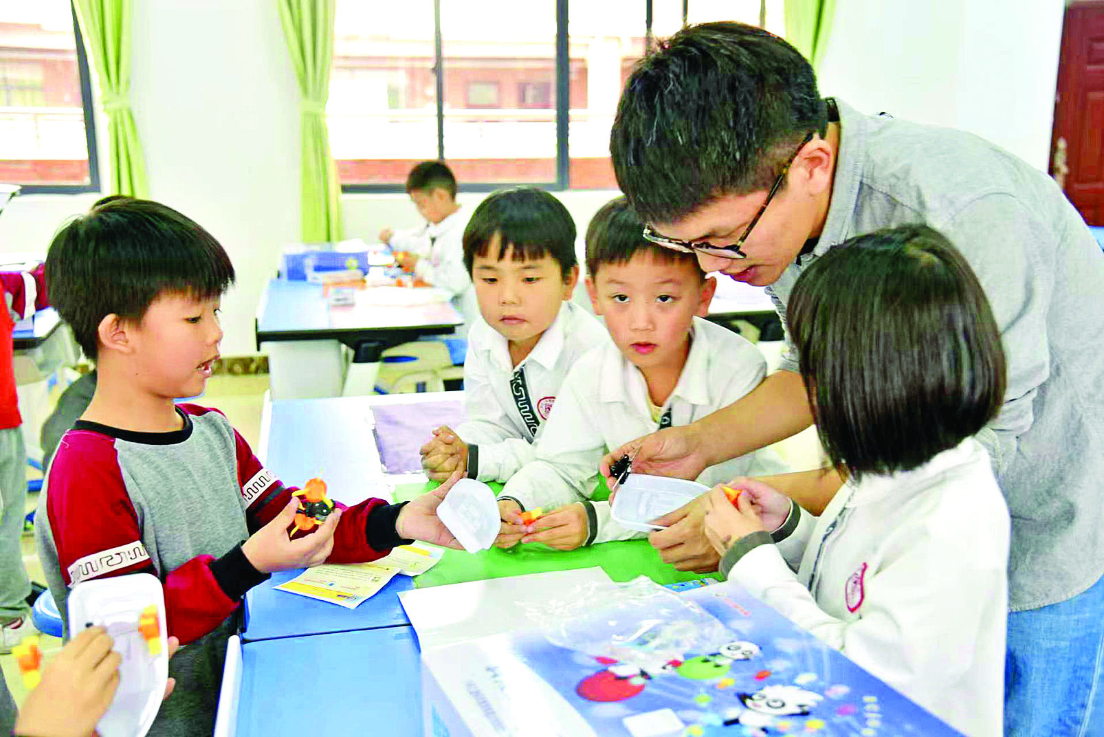     学校还大力开发校本课程。
