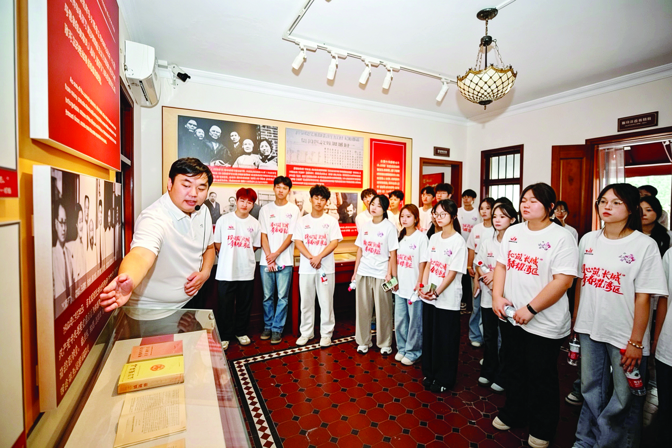     4月8日上午，惠州城市职业学院50名青年学子走进东湖旅店，“沉浸式”学习国家安全知识。