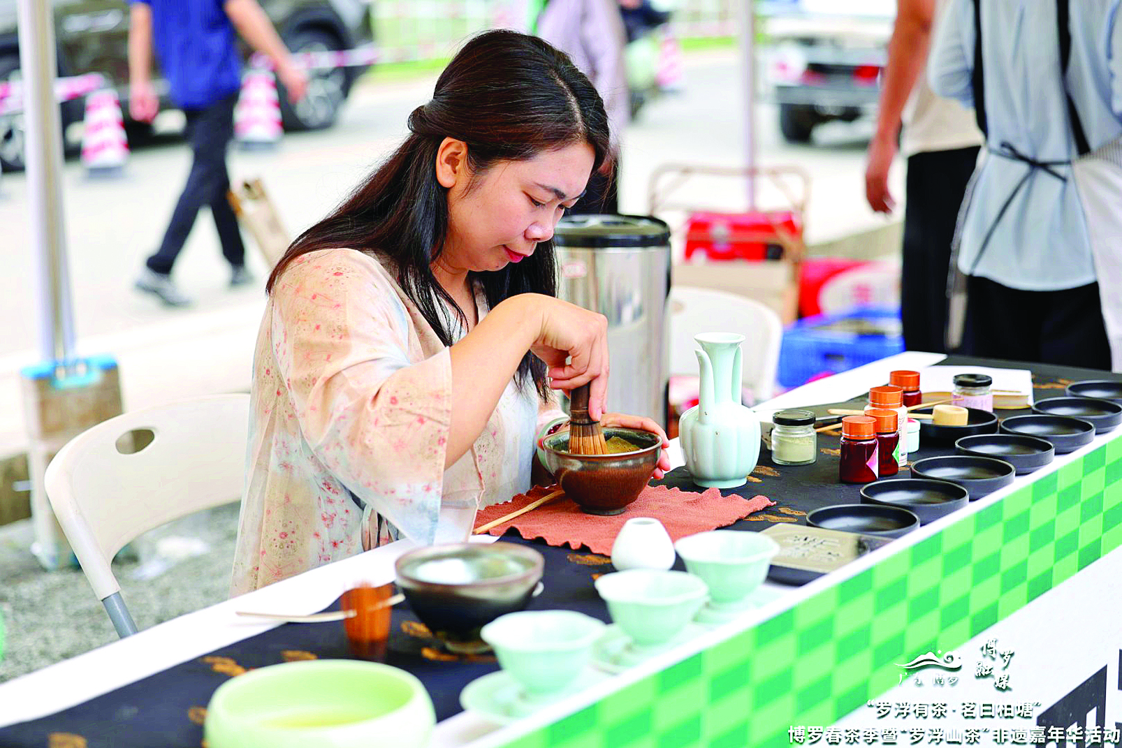     现场展示茶文化。