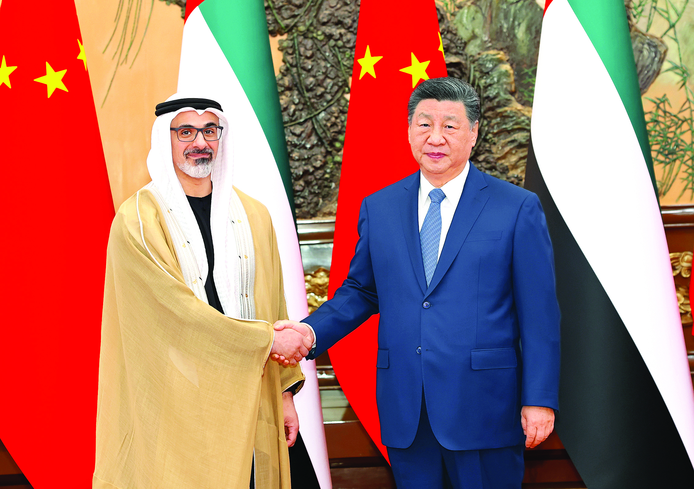     4月14日上午，国家主席习近平在北京人民大会堂会见来华访问的阿联酋阿布扎比王储哈立德。新华社发