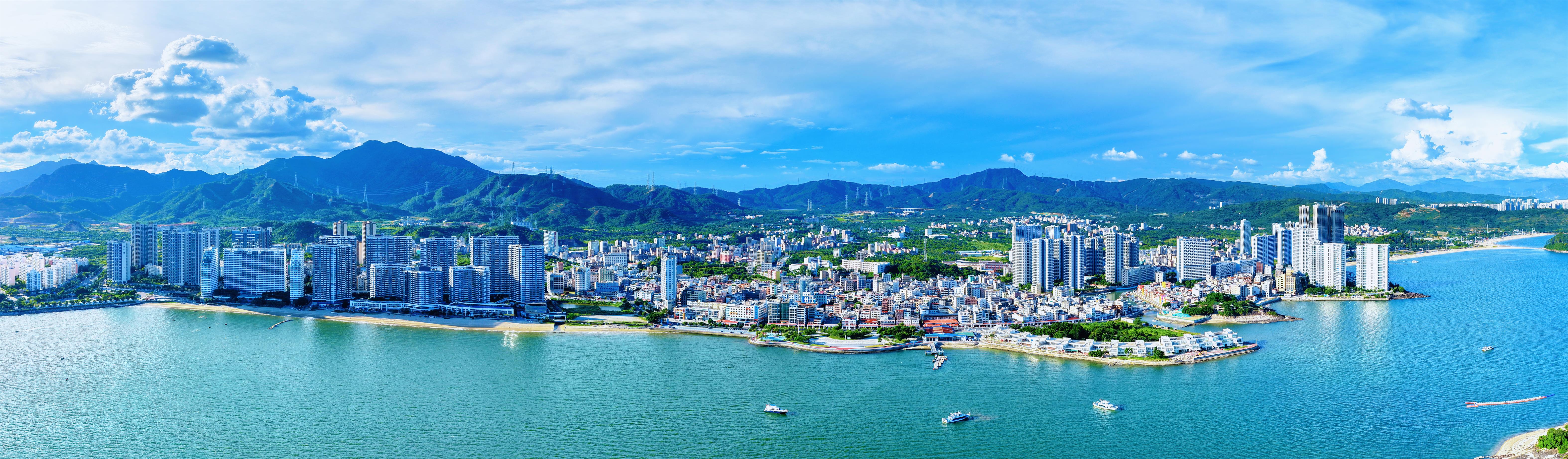 <p>    大亚湾优美的海岸线。  惠州东江图片社供图</p>