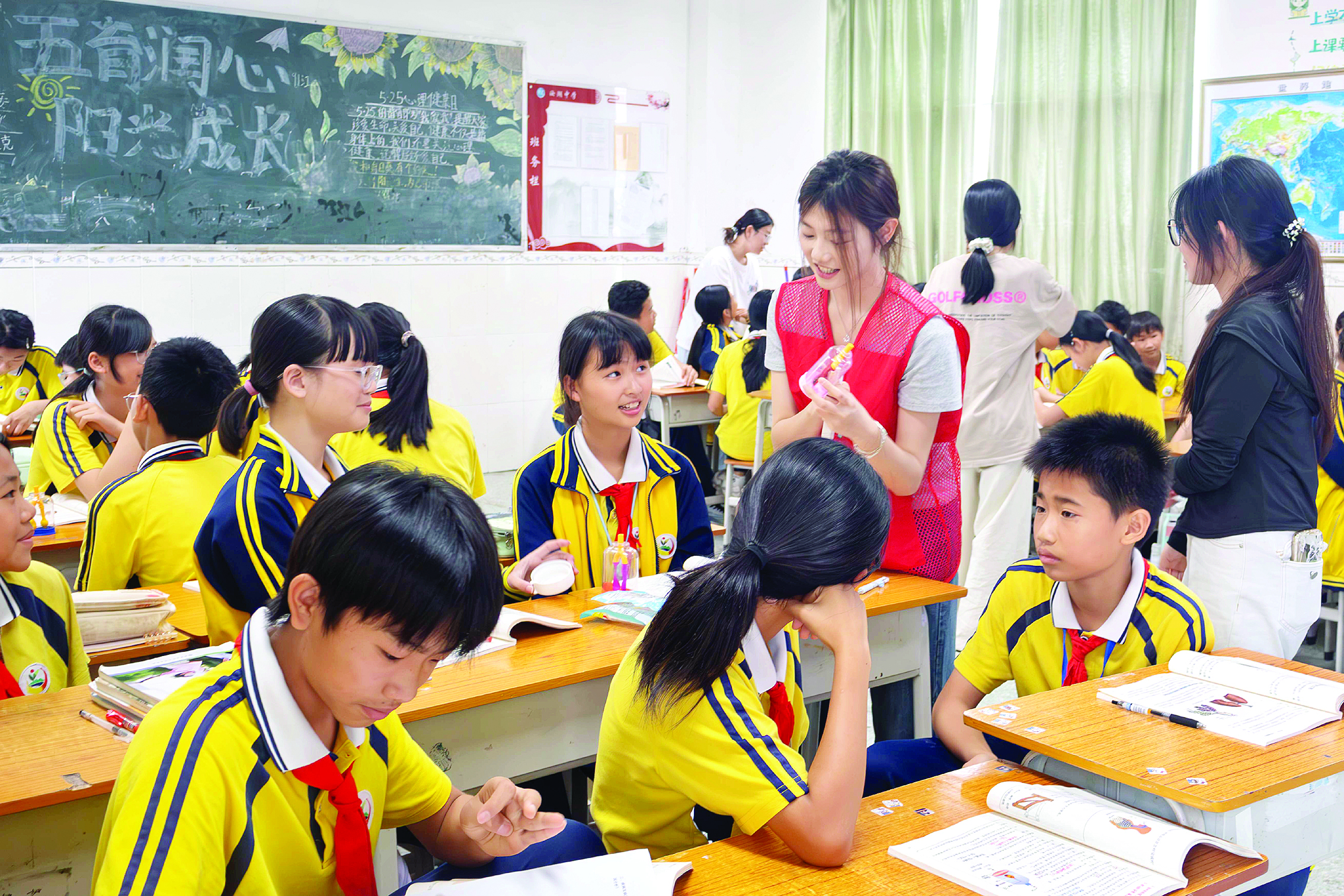     科普义教活动走进汝湖中学。