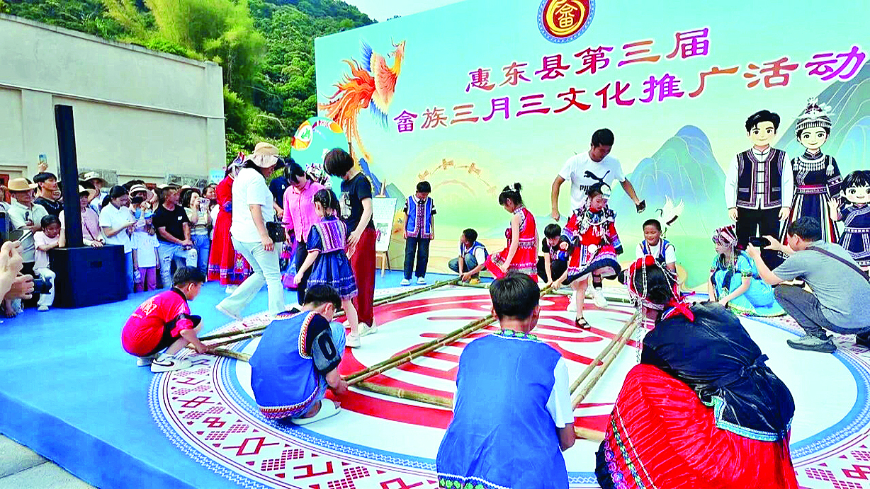     惠东县畲族三月三文化推广活动吸引众多游客参与。