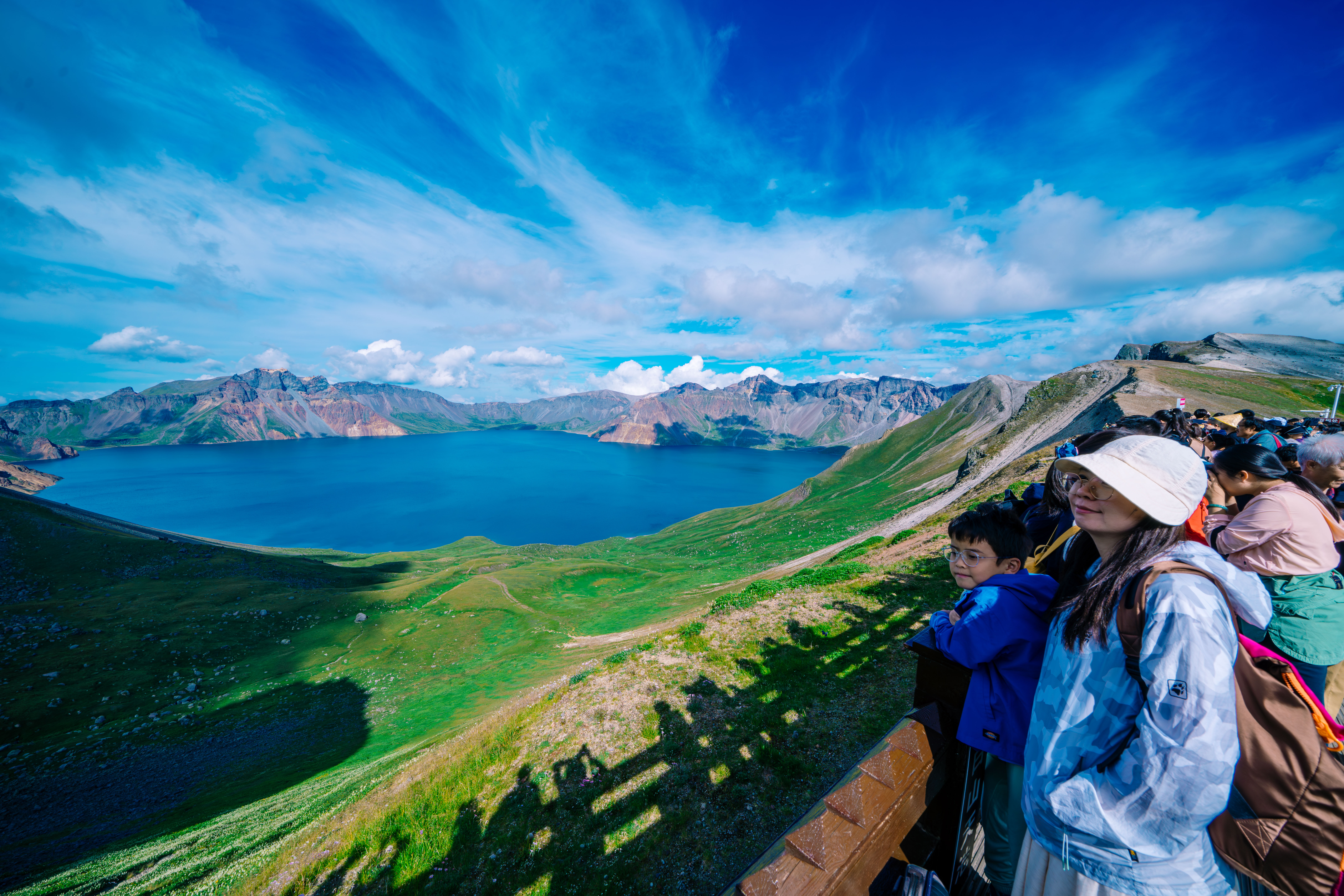 <p>    登长白山。</p>