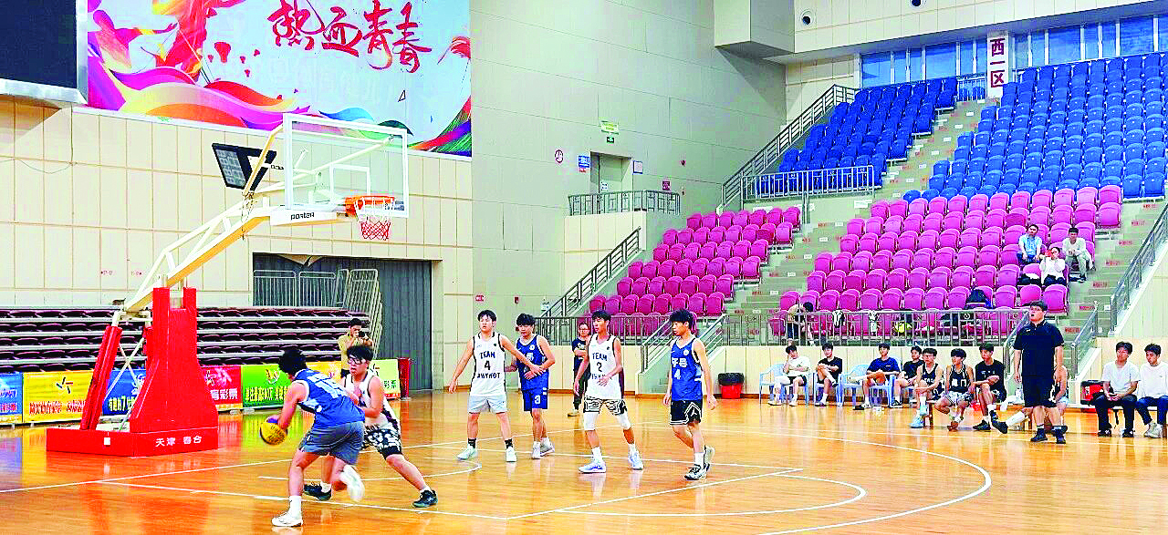     “龙BA”三人篮球赛健儿同台竞技。惠州日报记者黄宇翔 通讯员龙融心 摄