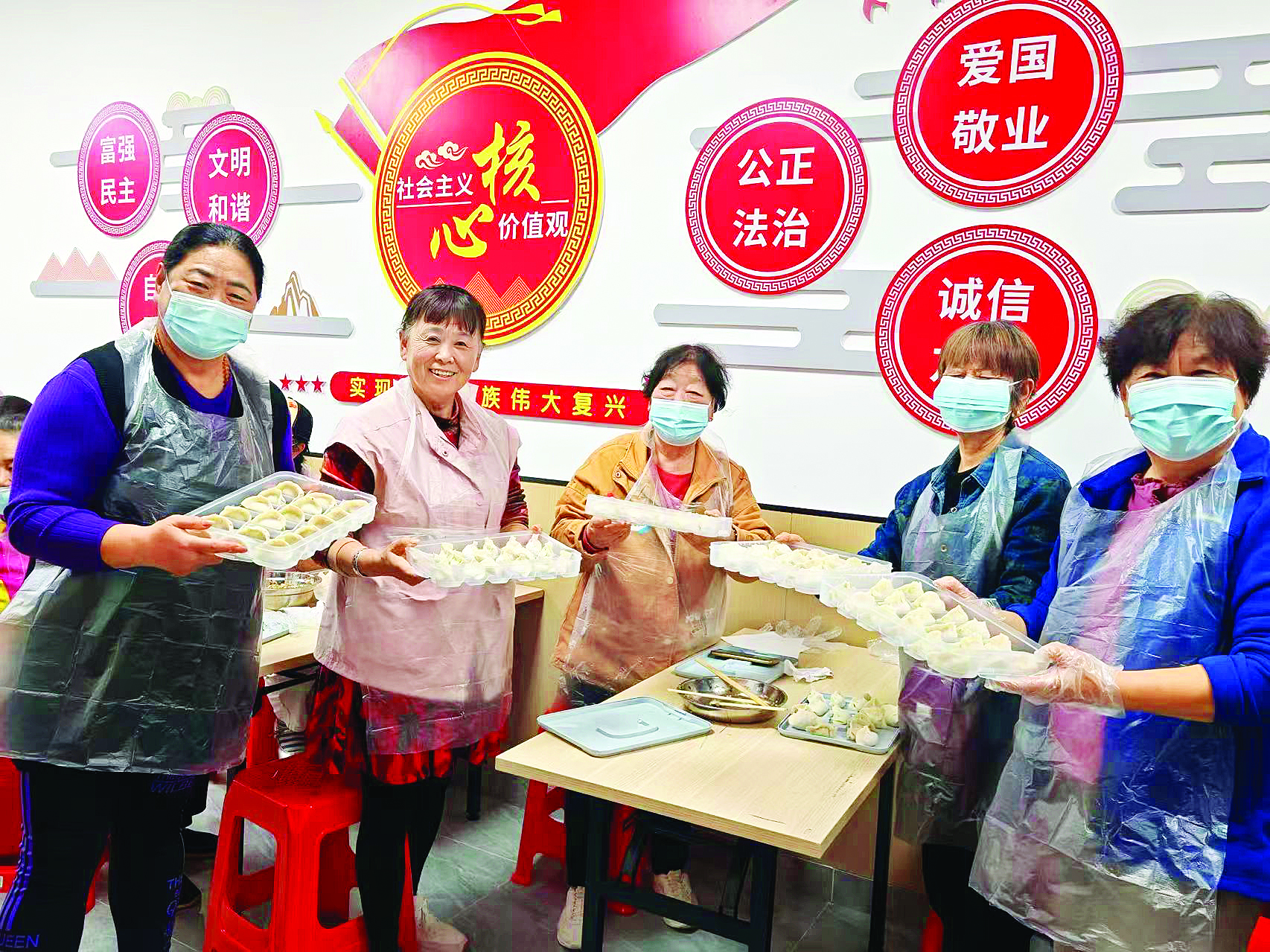     霞涌街道小径湾社区开展“和美一家亲”主题活动。