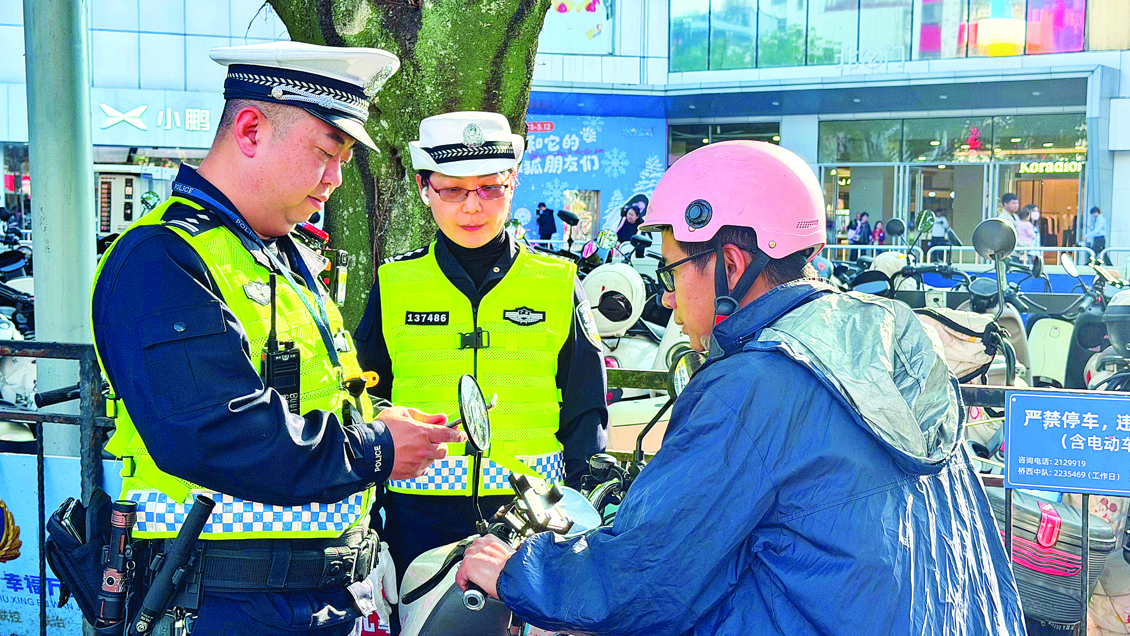     我市深入开展电动自行车、摩托车专项整治行动。