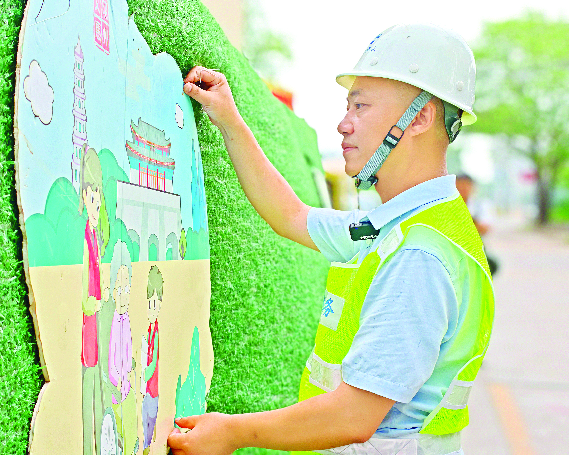     作为抢修现场负责人，颜文鑫全程寸步不离。