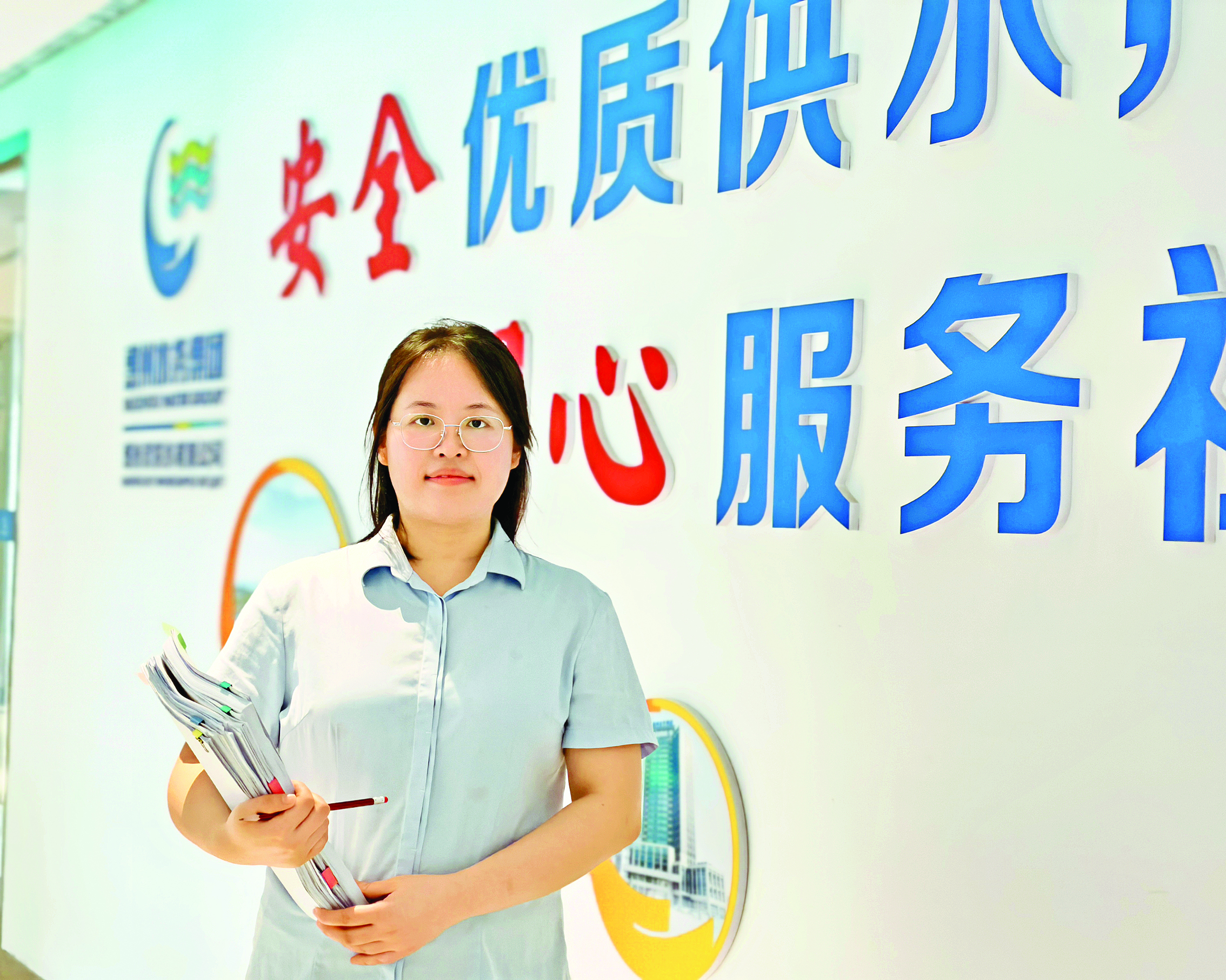     刘楚馨默默攻坚，把每一项幕后工作做到极致。