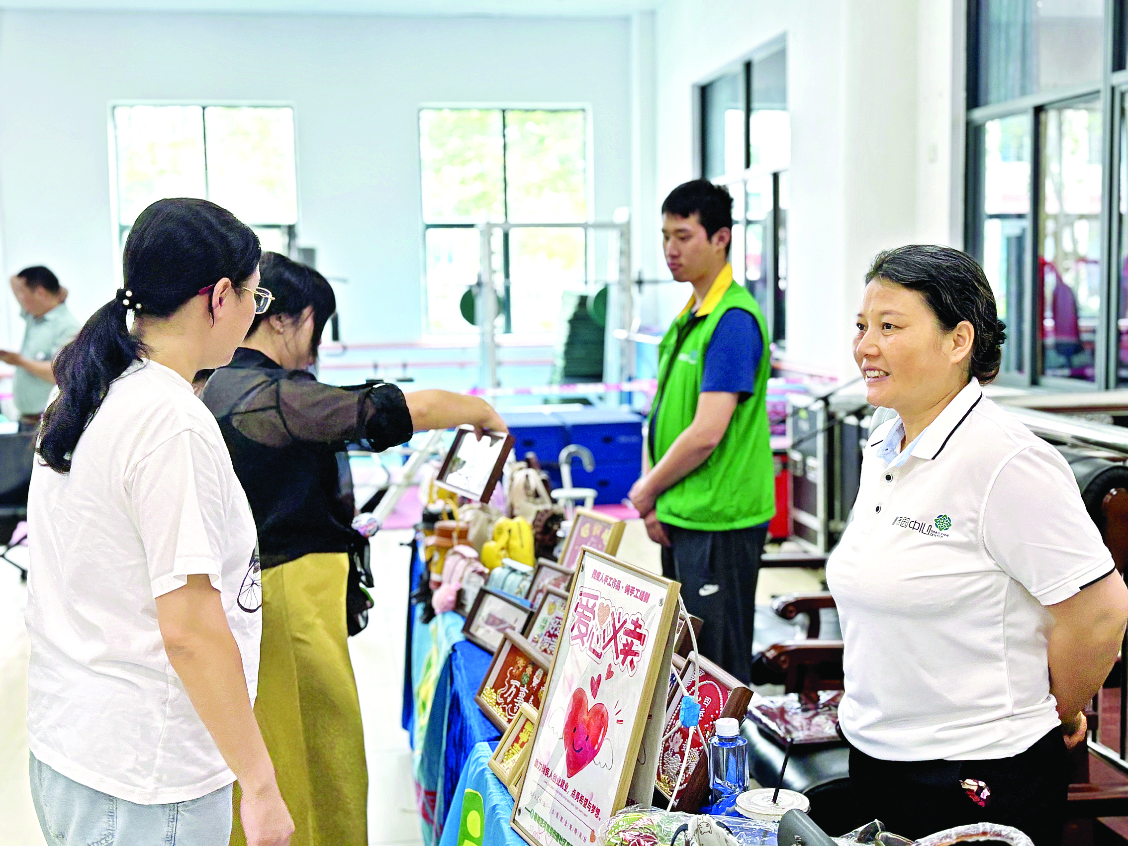     全国助残日主题活动现场。     惠州日报记者谢菁菁 通讯员曾旭葵 曾庆洋 摄