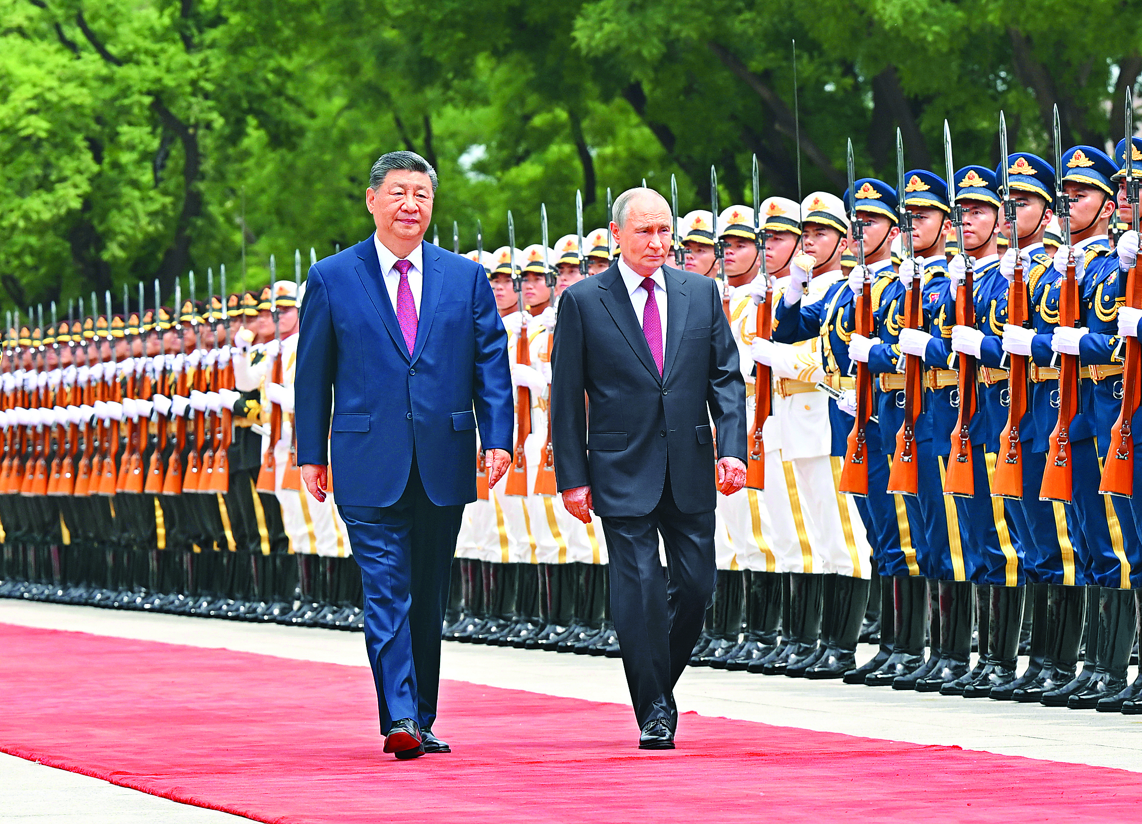     5月20日上午，国家主席习近平在北京人民大会堂同来华进行国事访问的俄罗斯总统普京举行会谈。会谈前，习近平在人民大会堂东门外广场为普京举行欢迎仪式。新华社发