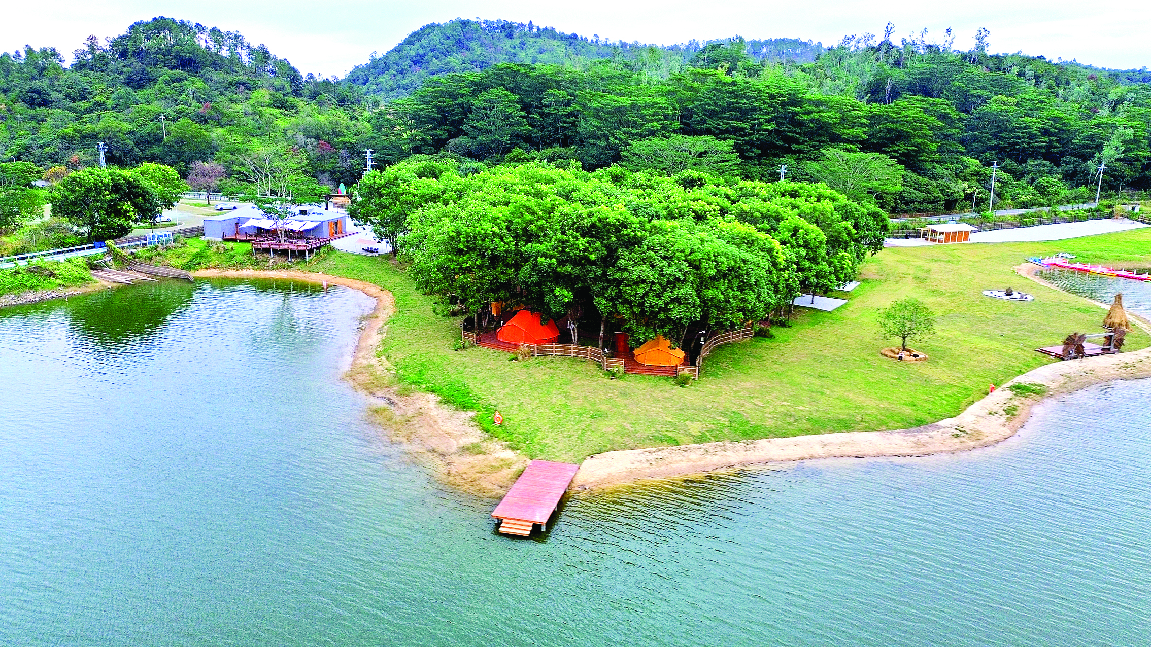     “凤栖良田·山水美景”美丽乡村走廊节点良井之丘森湖营地风景优美。    惠州日报记者许文昌 摄