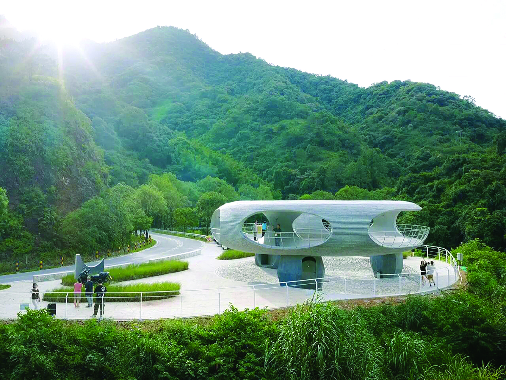     “重景环”艺术装置外部。    本组图片 惠州日报记者游璇钰 摄