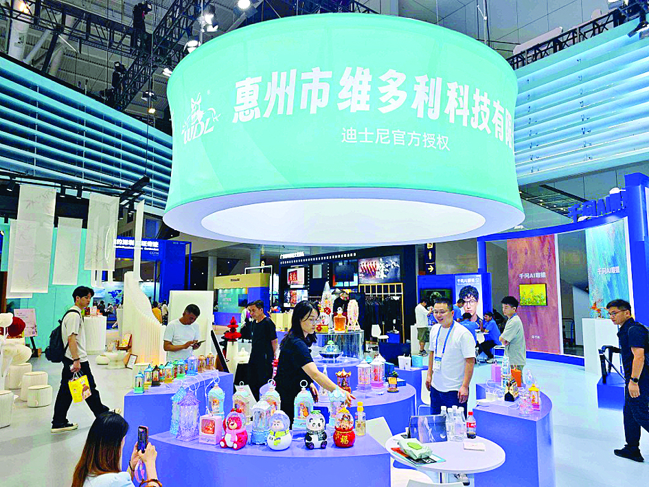     文博会上，维多利科技展台吸引众多客商。