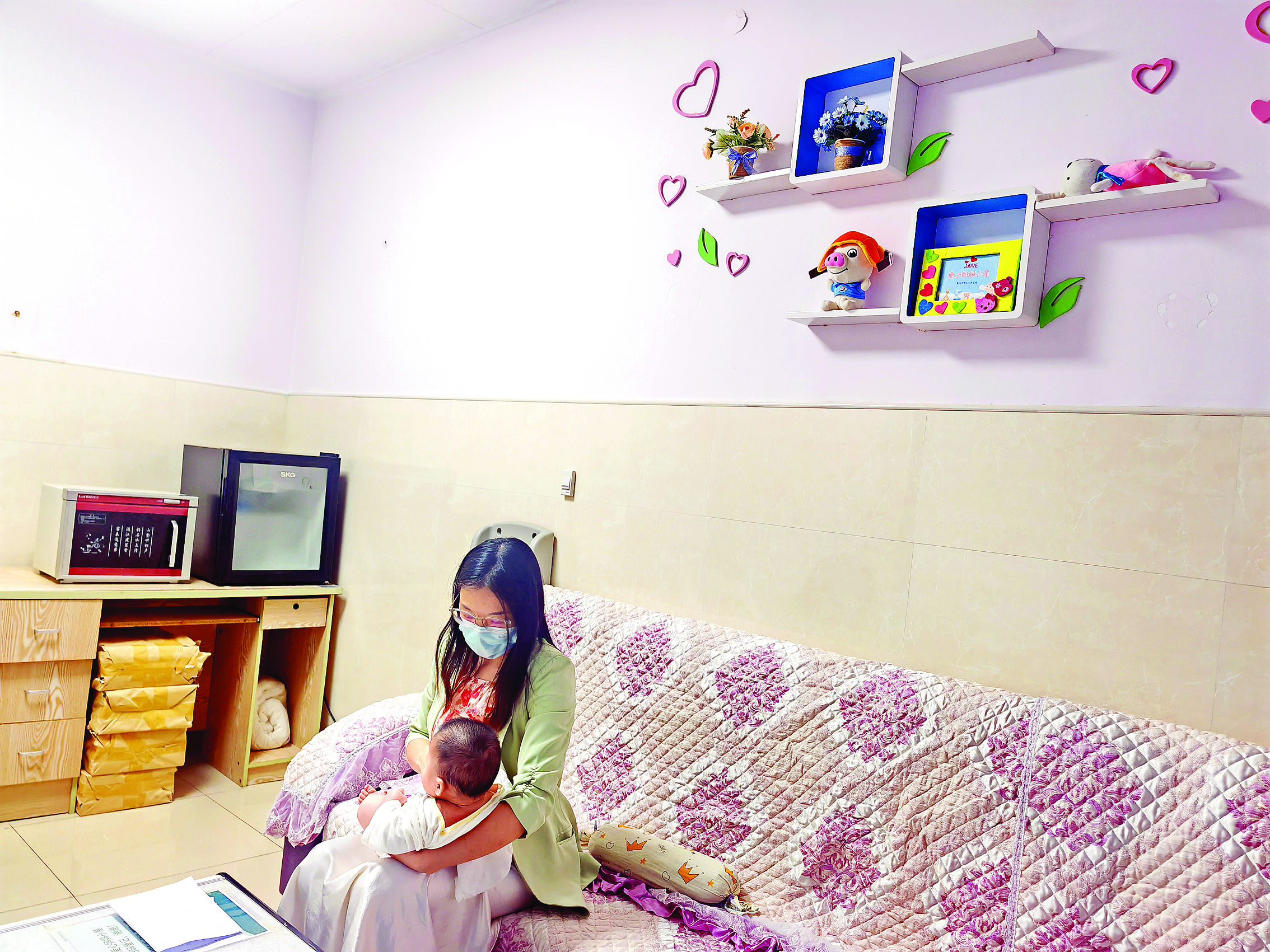 <p>    惠州市第三人民医院产科门诊的母婴室设备一应俱全。</p>