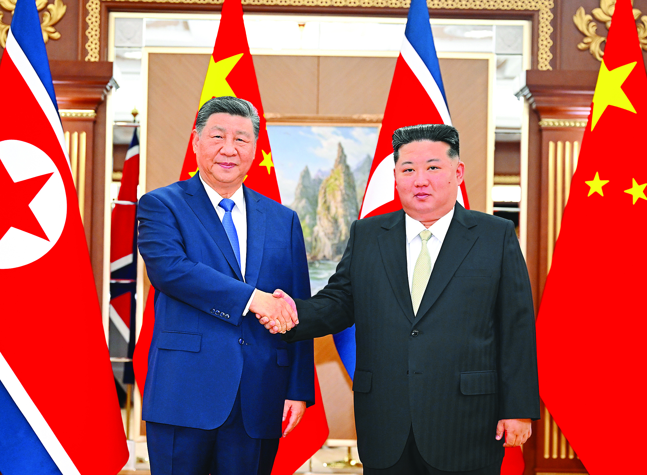     当地时间6月8日下午，中共中央总书记、国家主席习近平在平壤锦绣山迎宾馆同朝鲜劳动党总书记、国务委员长金正恩举行会谈。新华社发